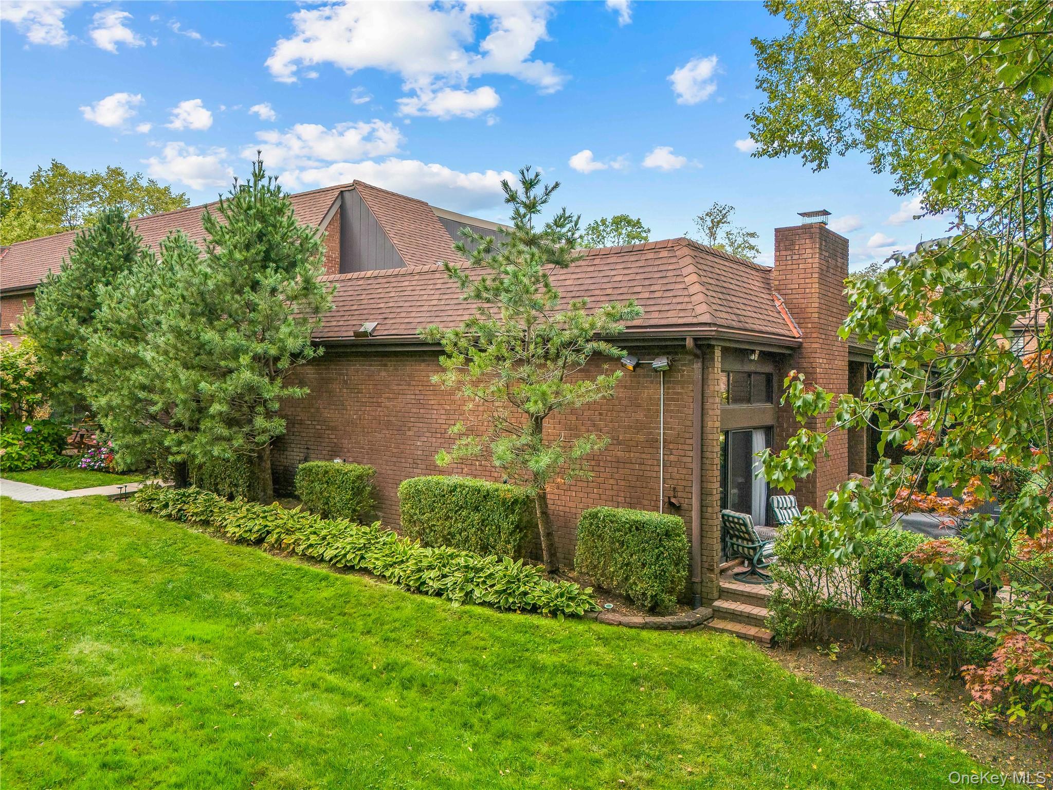 41 Fox Ridge, Roslyn, NY 11576