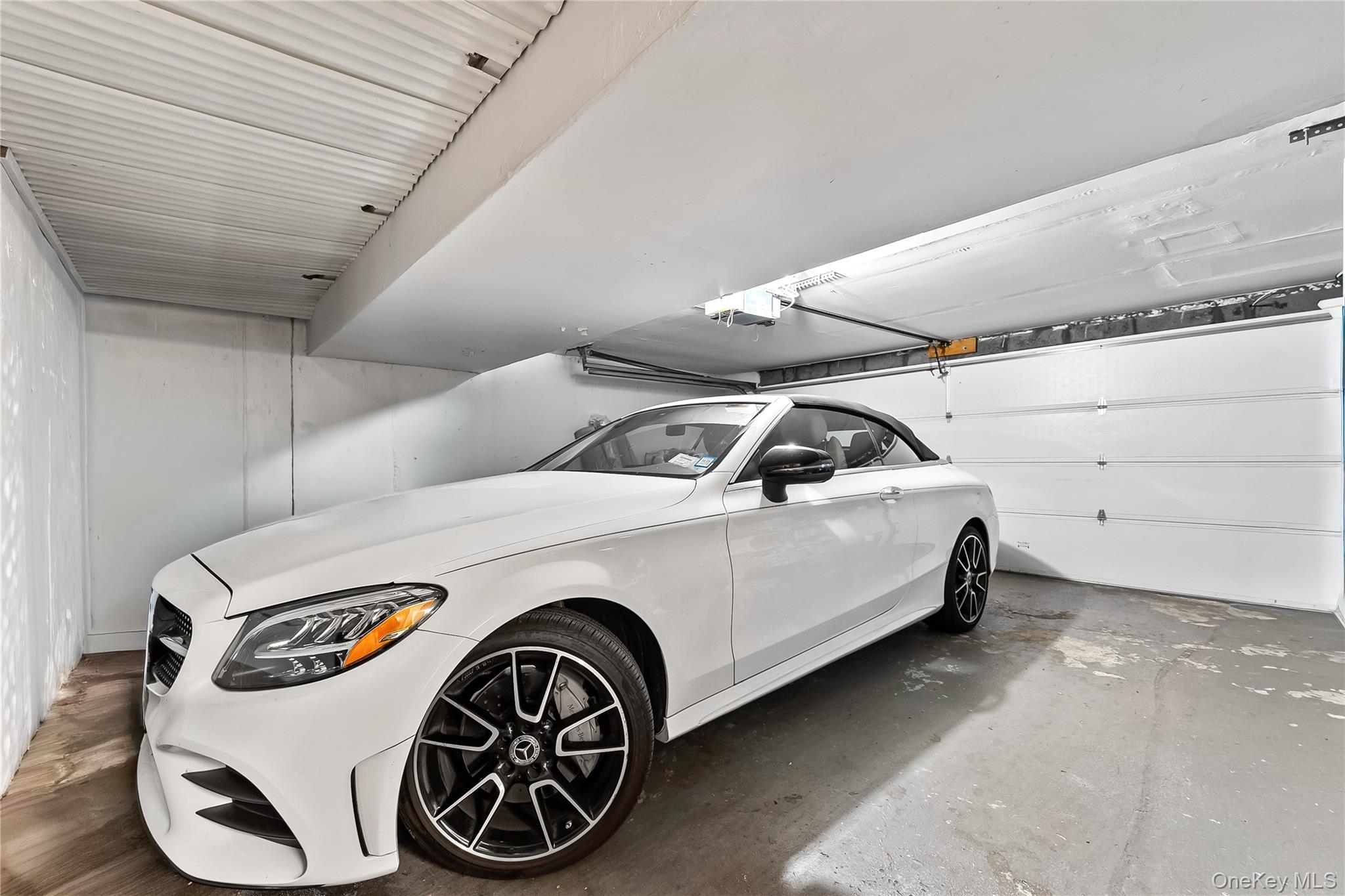 41 Fox Ridge, Roslyn, NY 11576