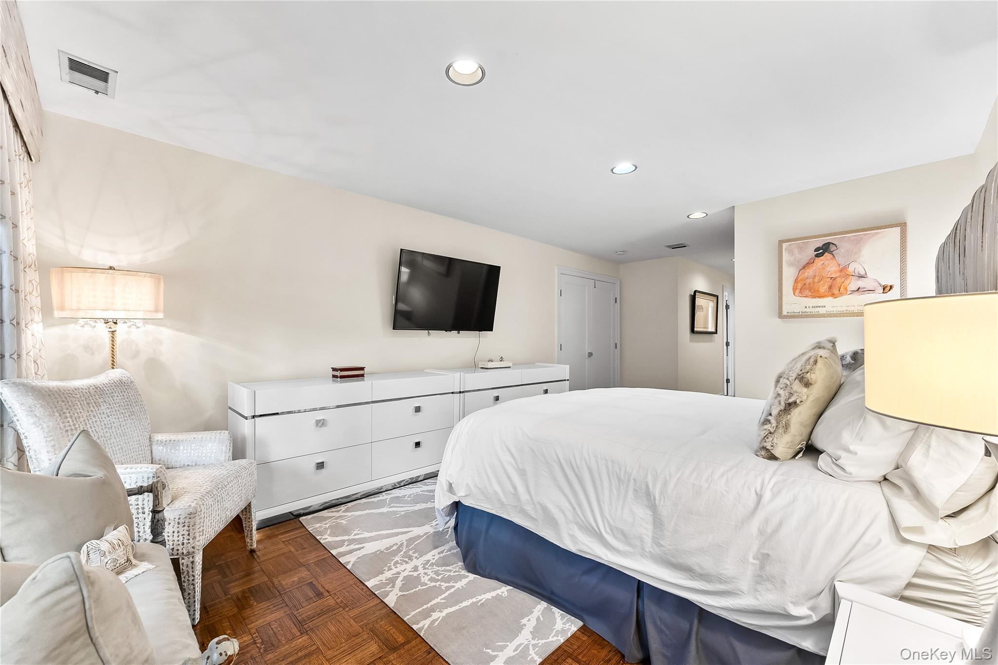 41 Fox Ridge, Roslyn, NY 11576