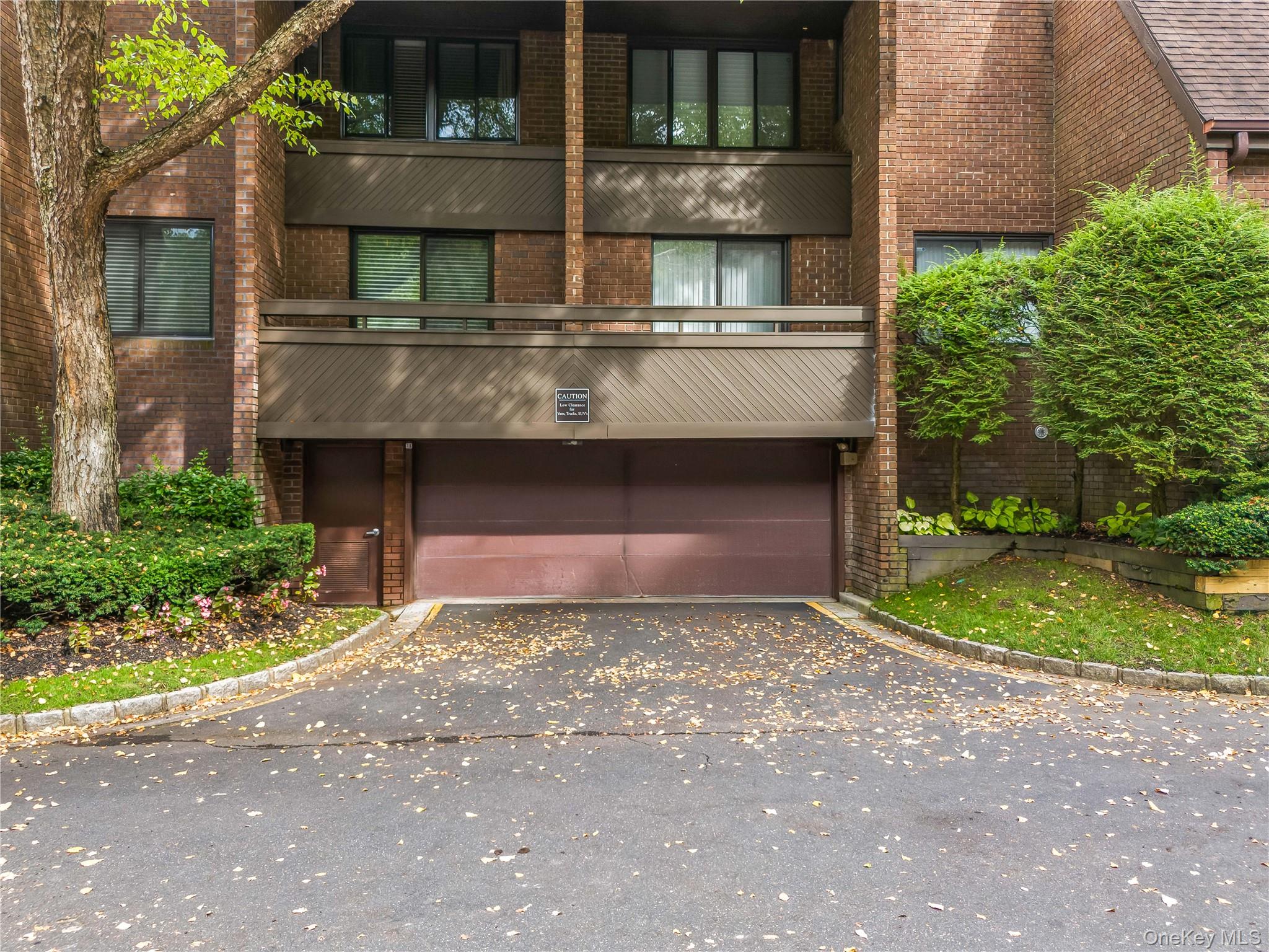 41 Fox Ridge, Roslyn, NY 11576