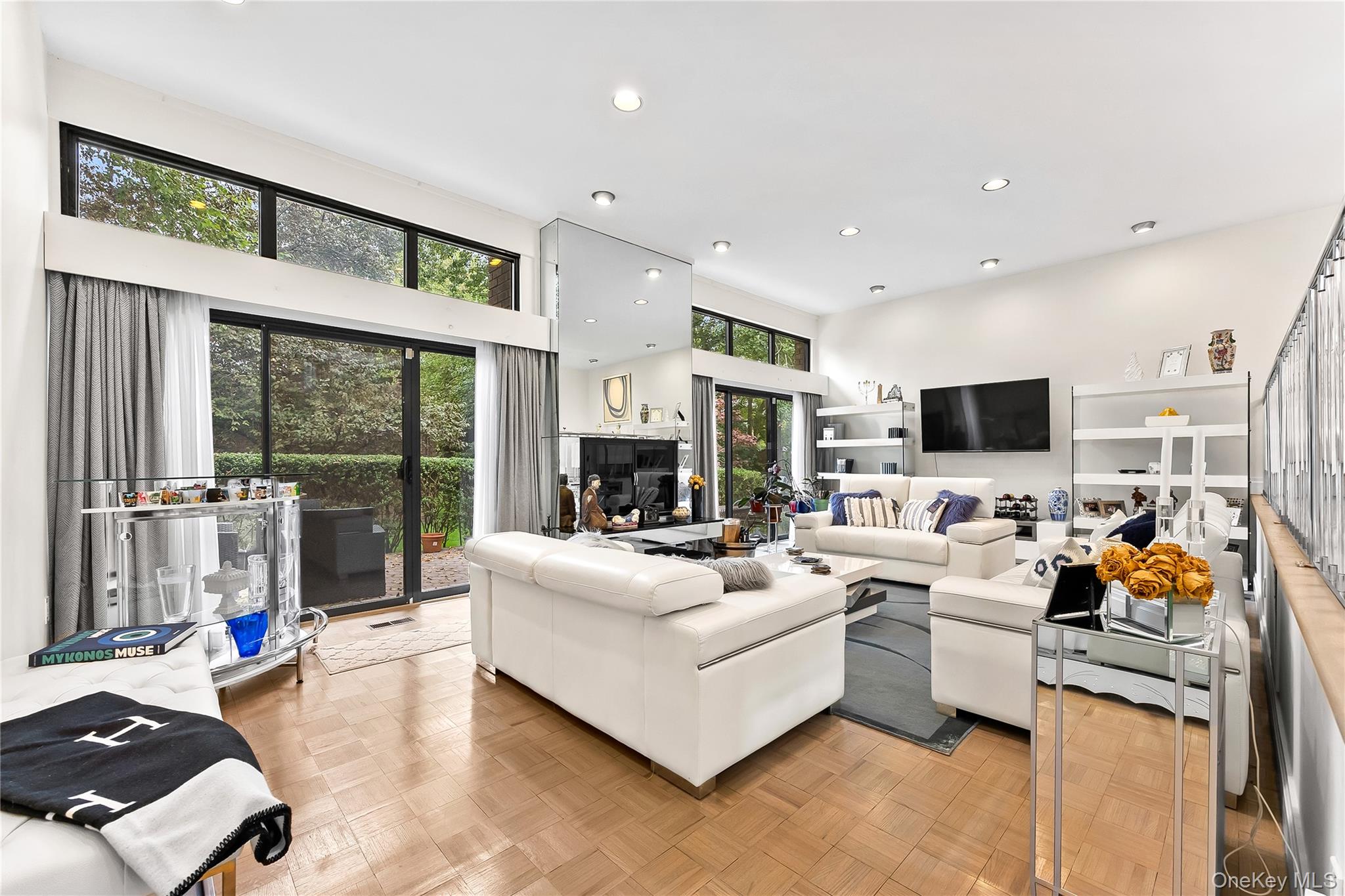 41 Fox Ridge, Roslyn, NY 11576