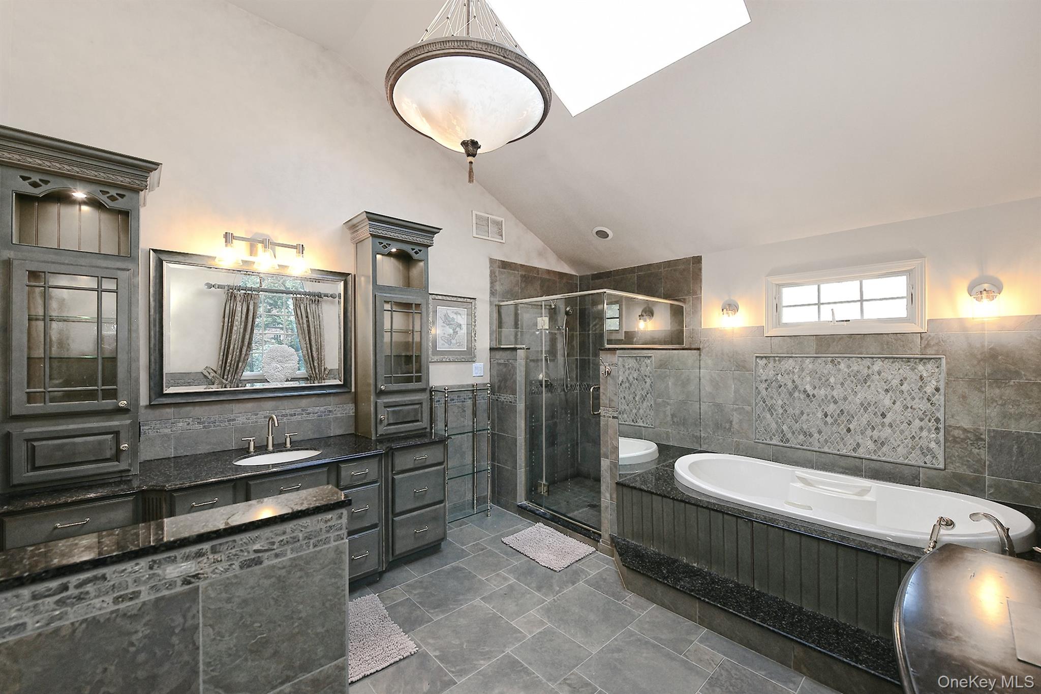 22 West Drive, Manhasset, NY 11030