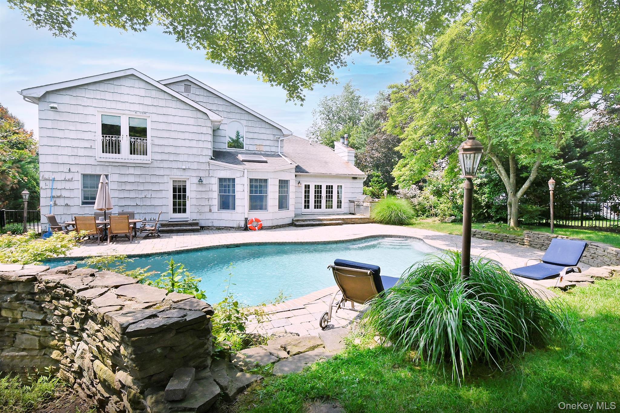 22 West Drive, Manhasset, NY 11030