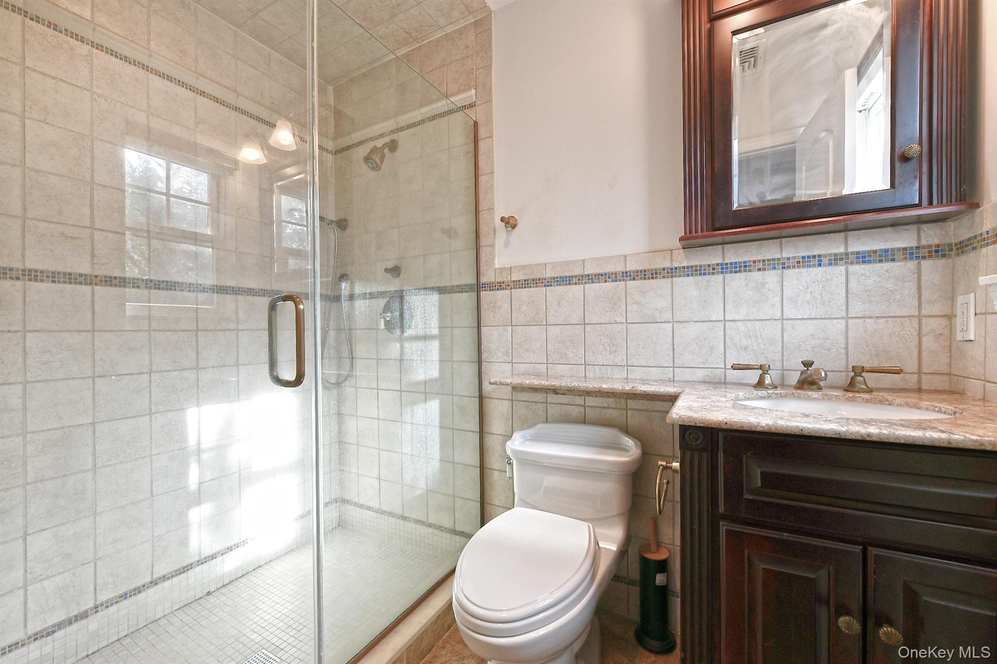 22 West Drive, Manhasset, NY 11030