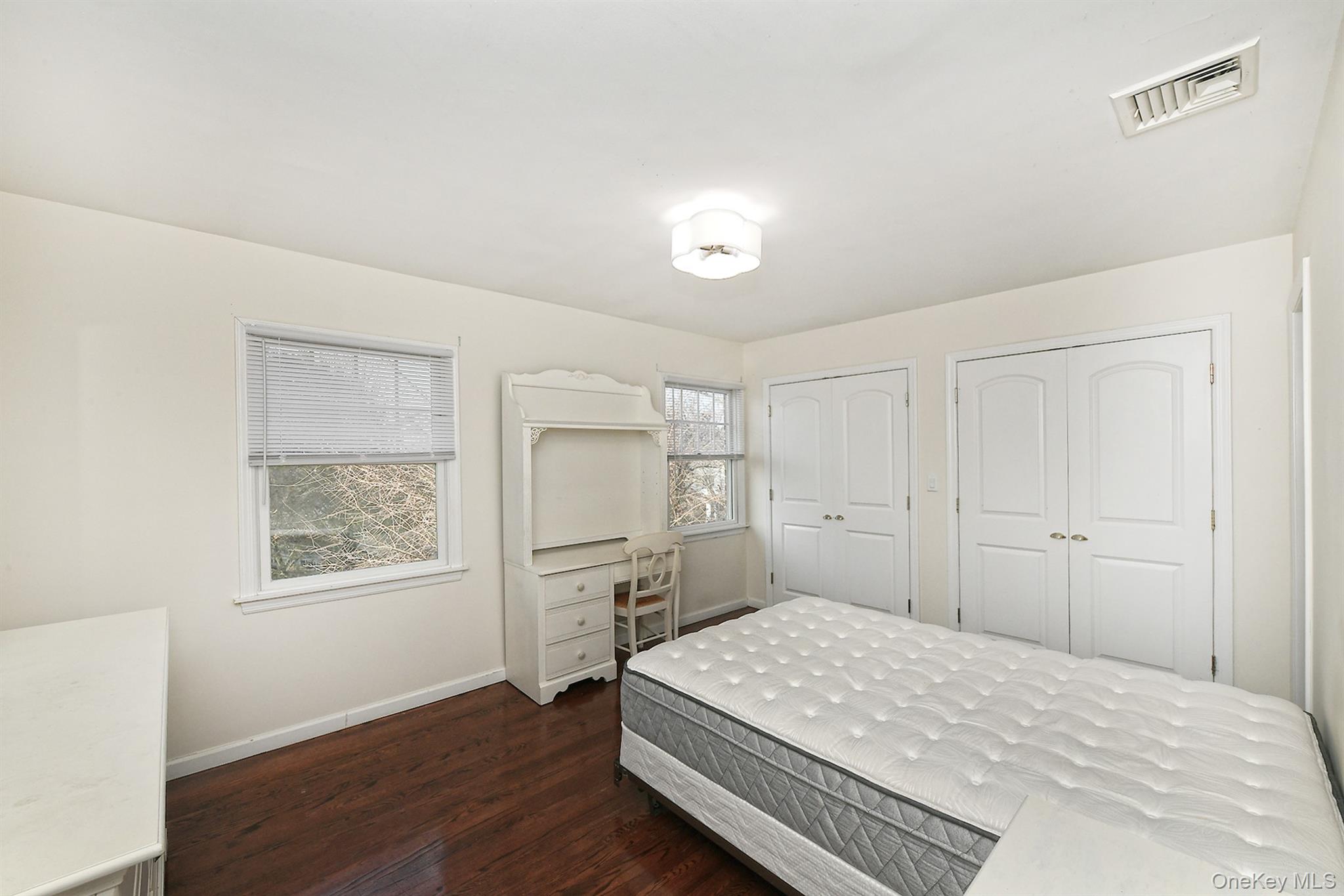 22 West Drive, Manhasset, NY 11030