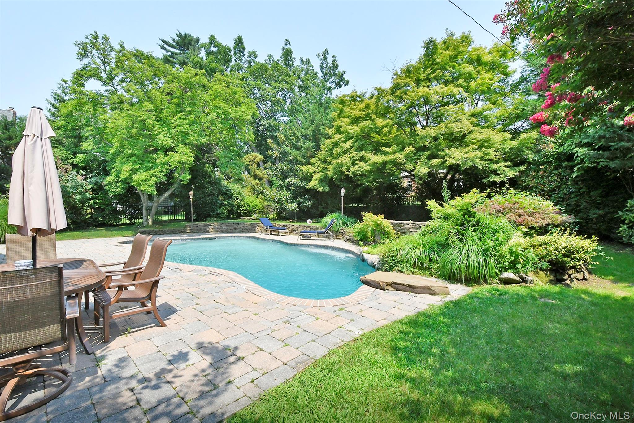 22 West Drive, Manhasset, NY 11030