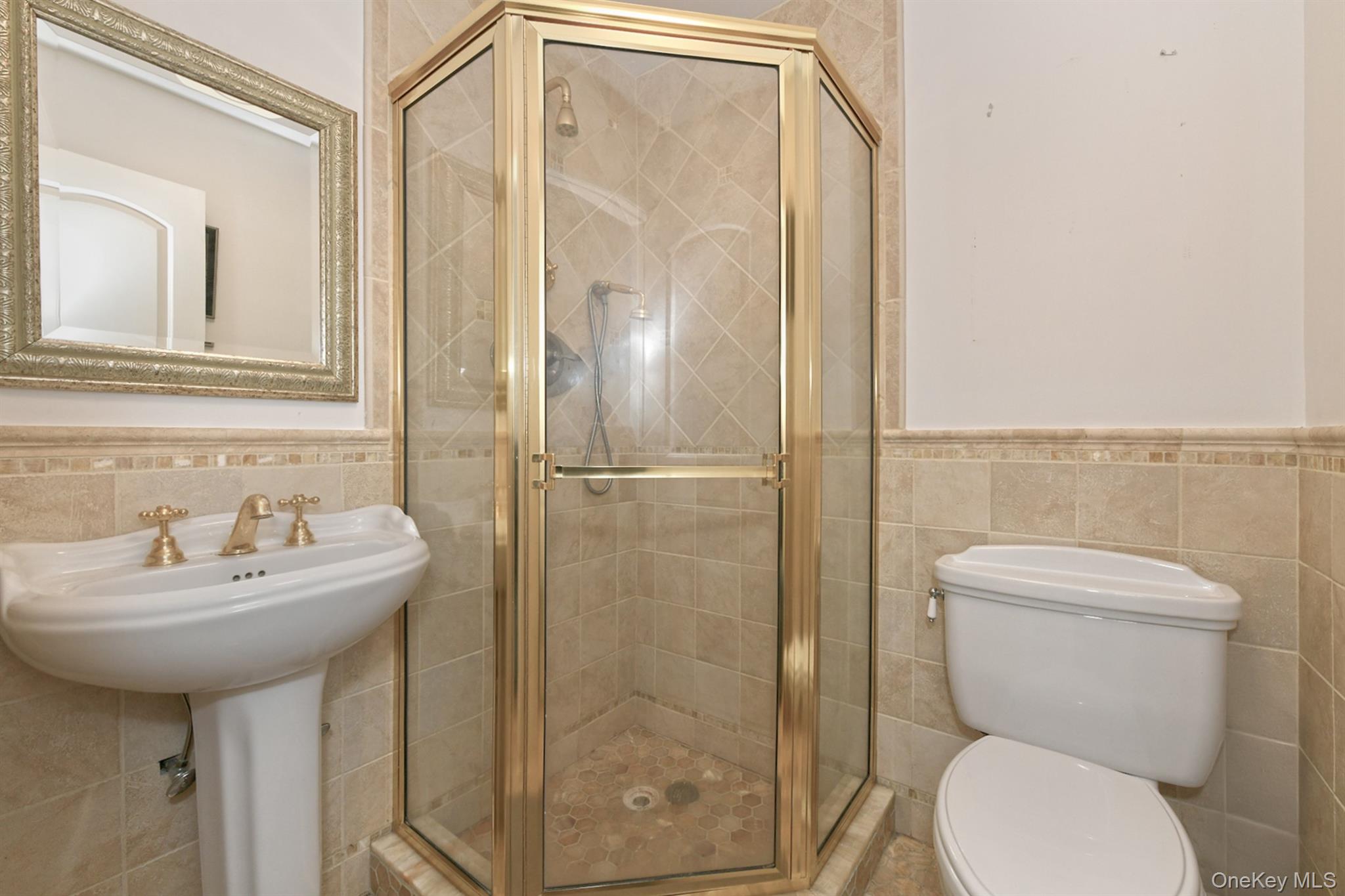 22 West Drive, Manhasset, NY 11030