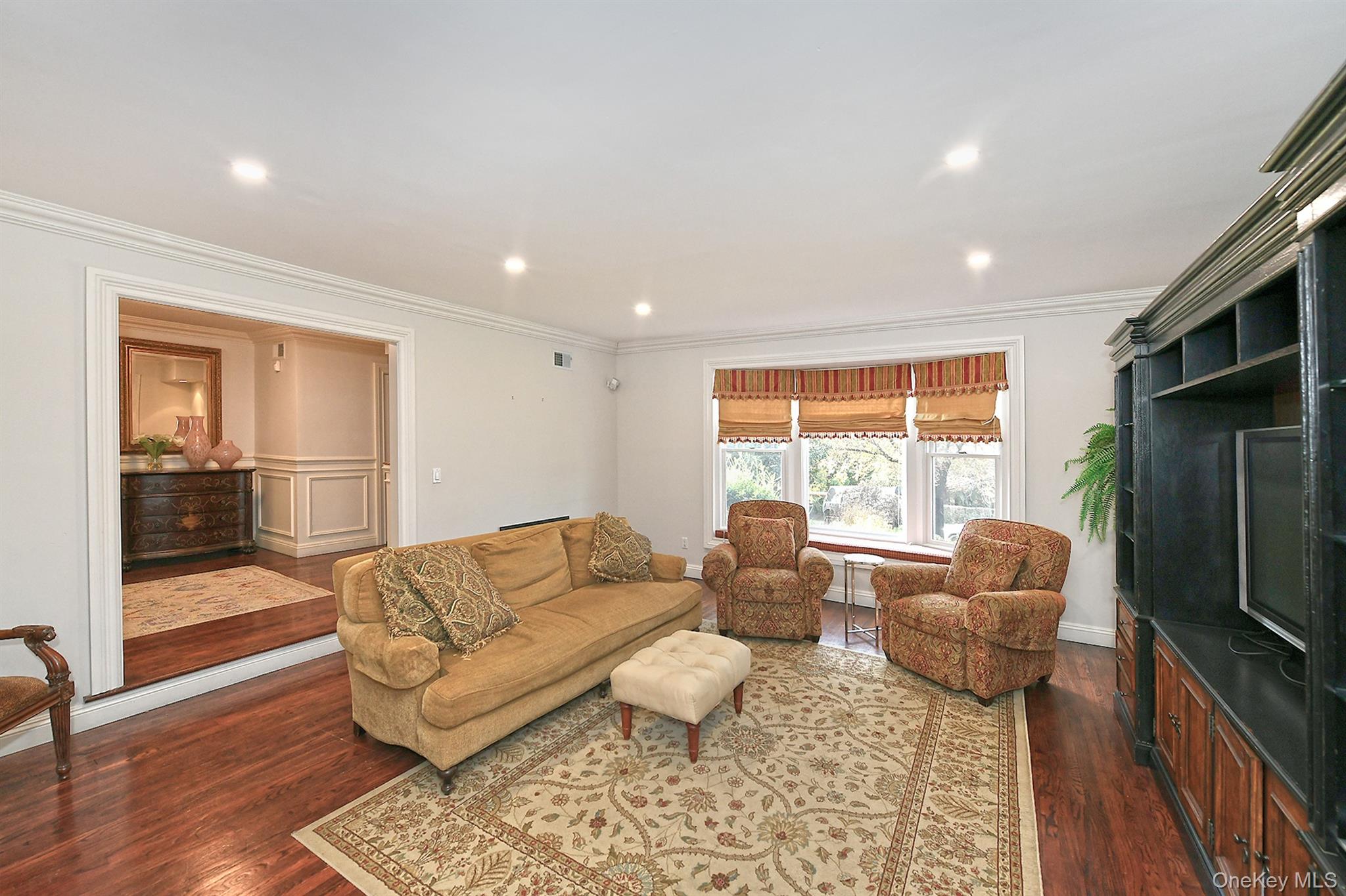 22 West Drive, Manhasset, NY 11030