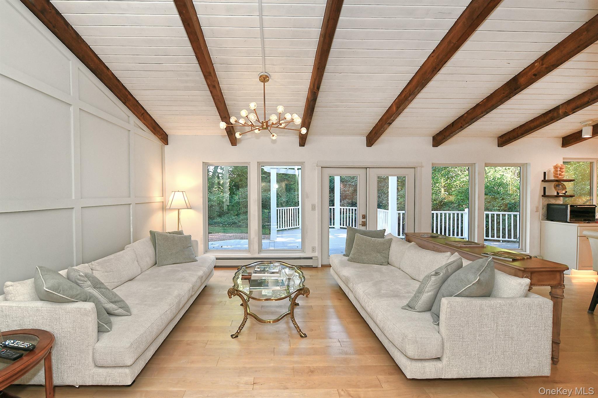 18 W Mall Drive, Huntington, NY 11743