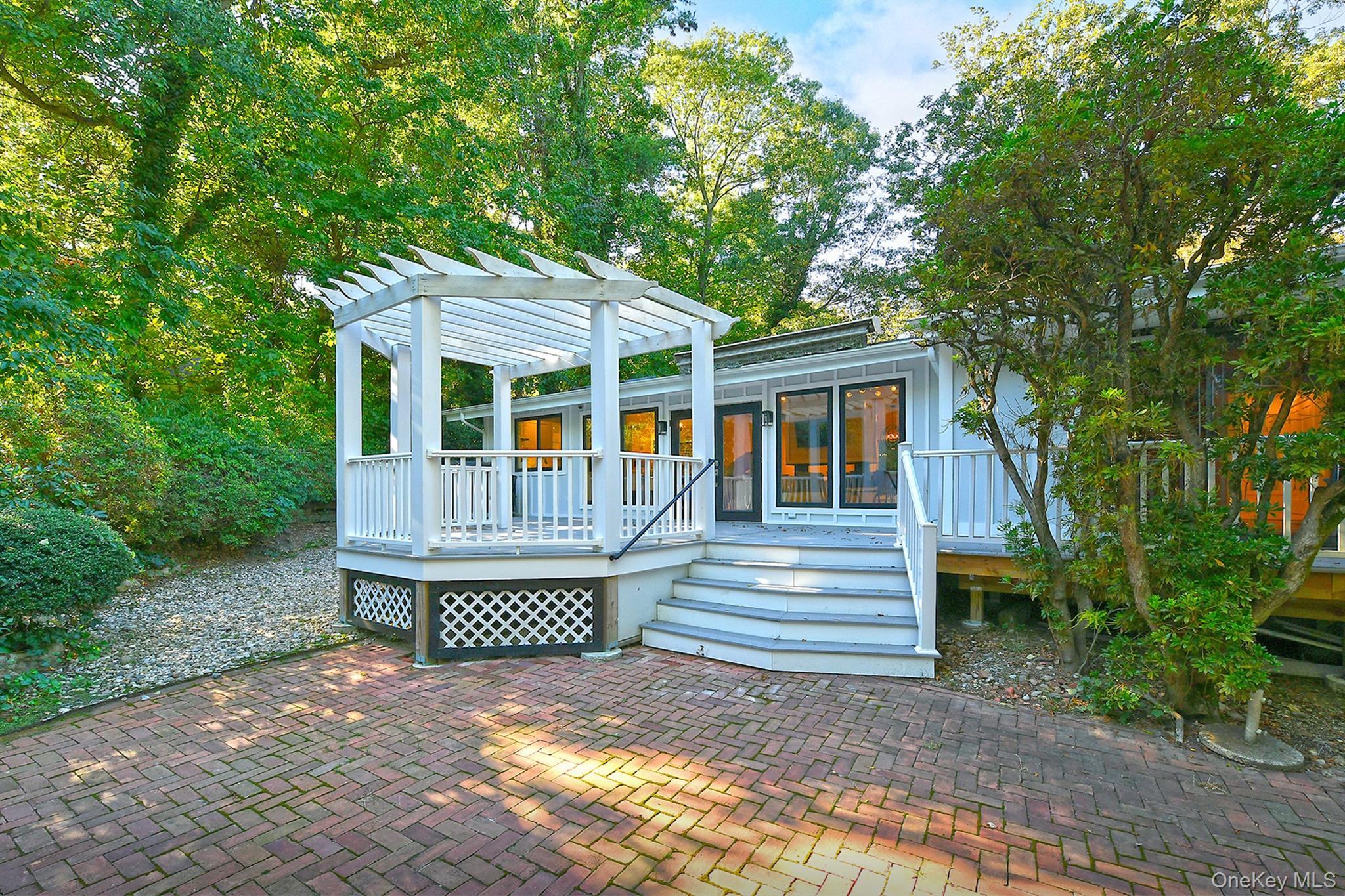 18 W Mall Drive, Huntington, NY 11743