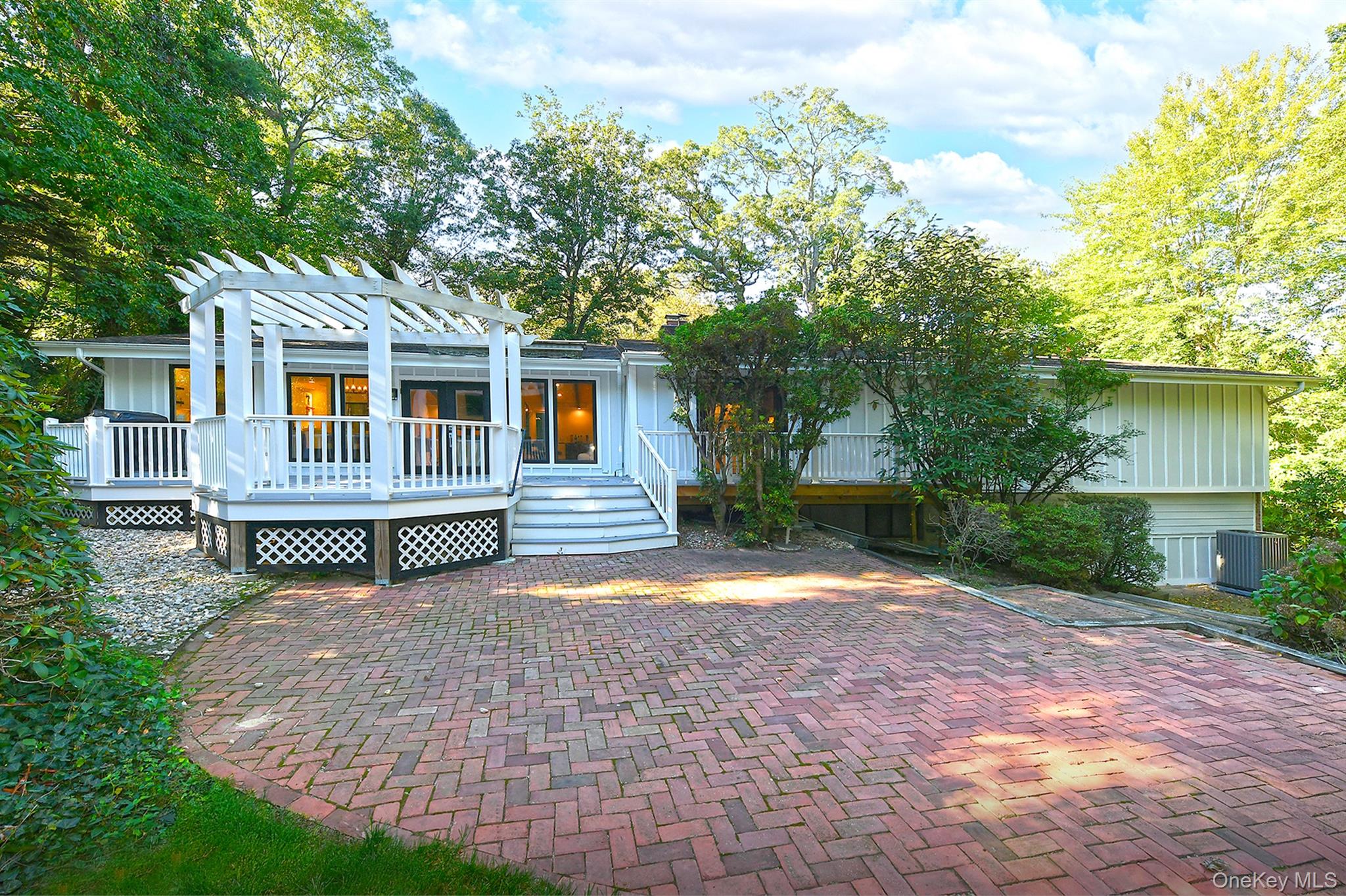 18 W Mall Drive, Huntington, NY 11743