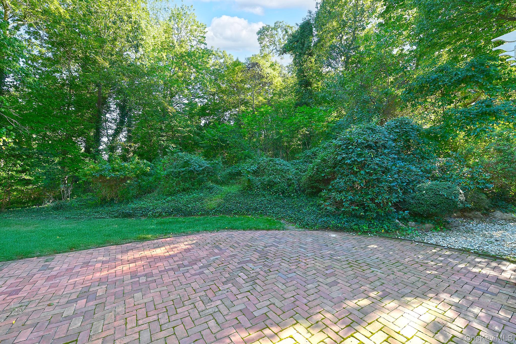 18 W Mall Drive, Huntington, NY 11743