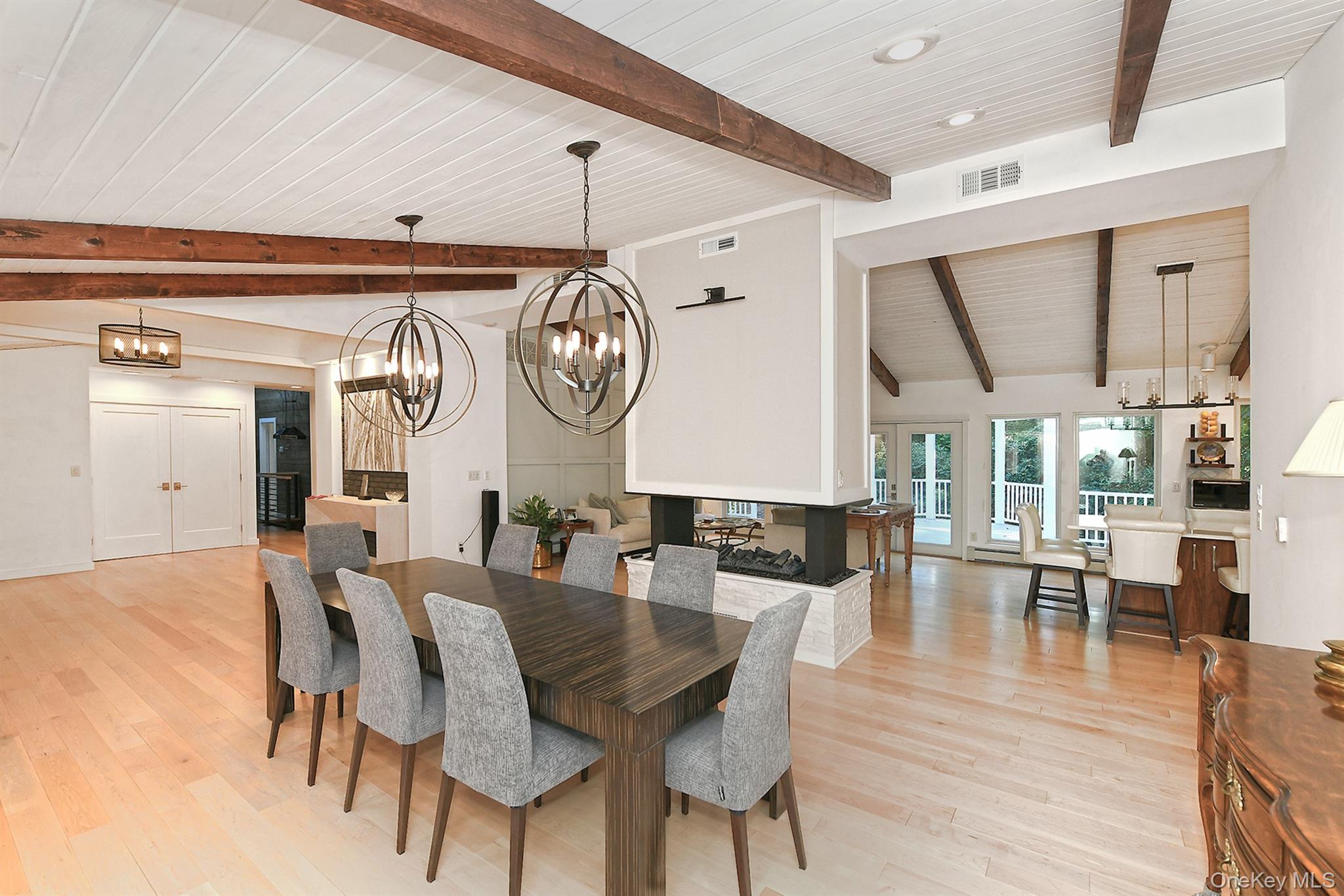 18 W Mall Drive, Huntington, NY 11743