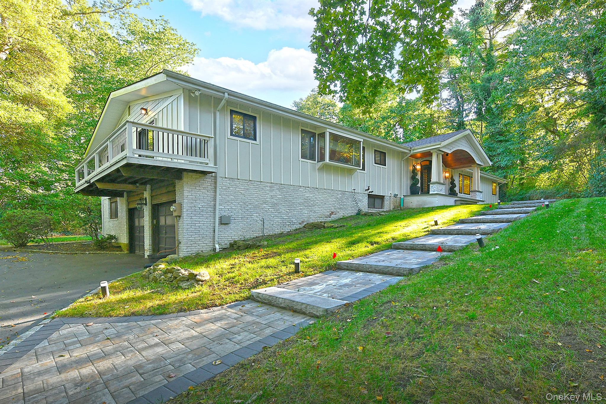 18 W Mall Drive, Huntington, NY 11743