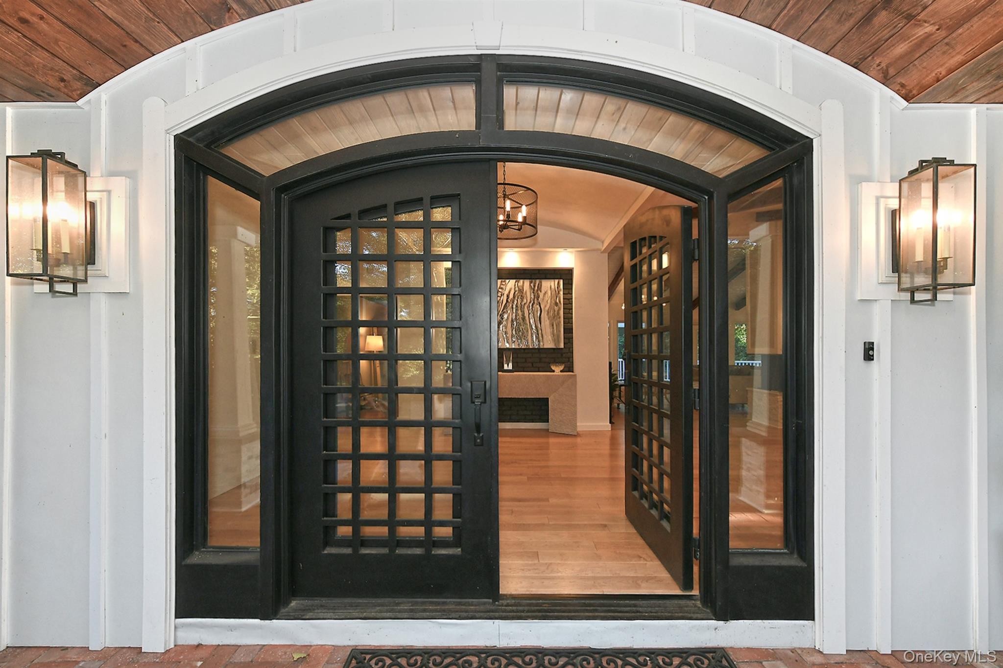 18 W Mall Drive, Huntington, NY 11743