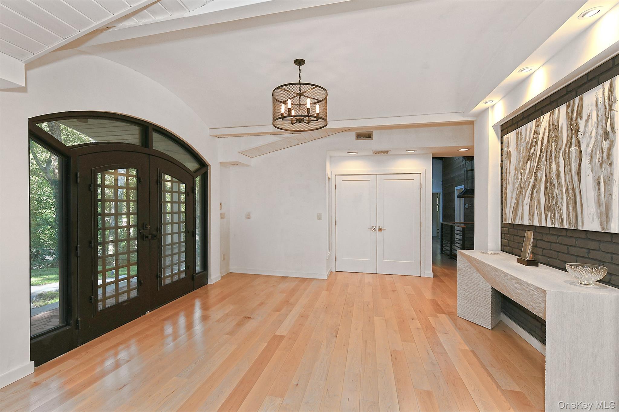 18 W Mall Drive, Huntington, NY 11743