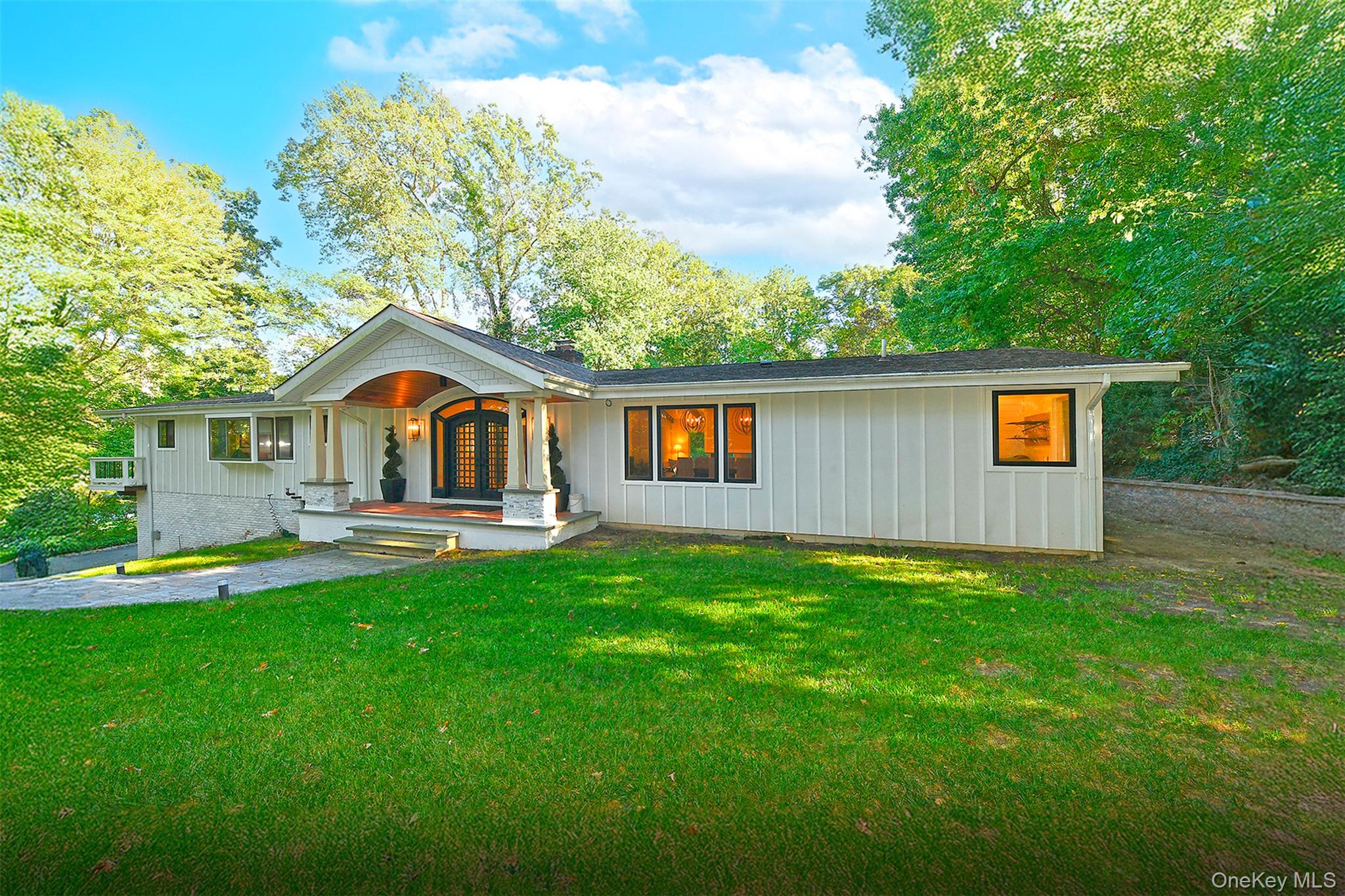 18 W Mall Drive, Huntington, NY 11743