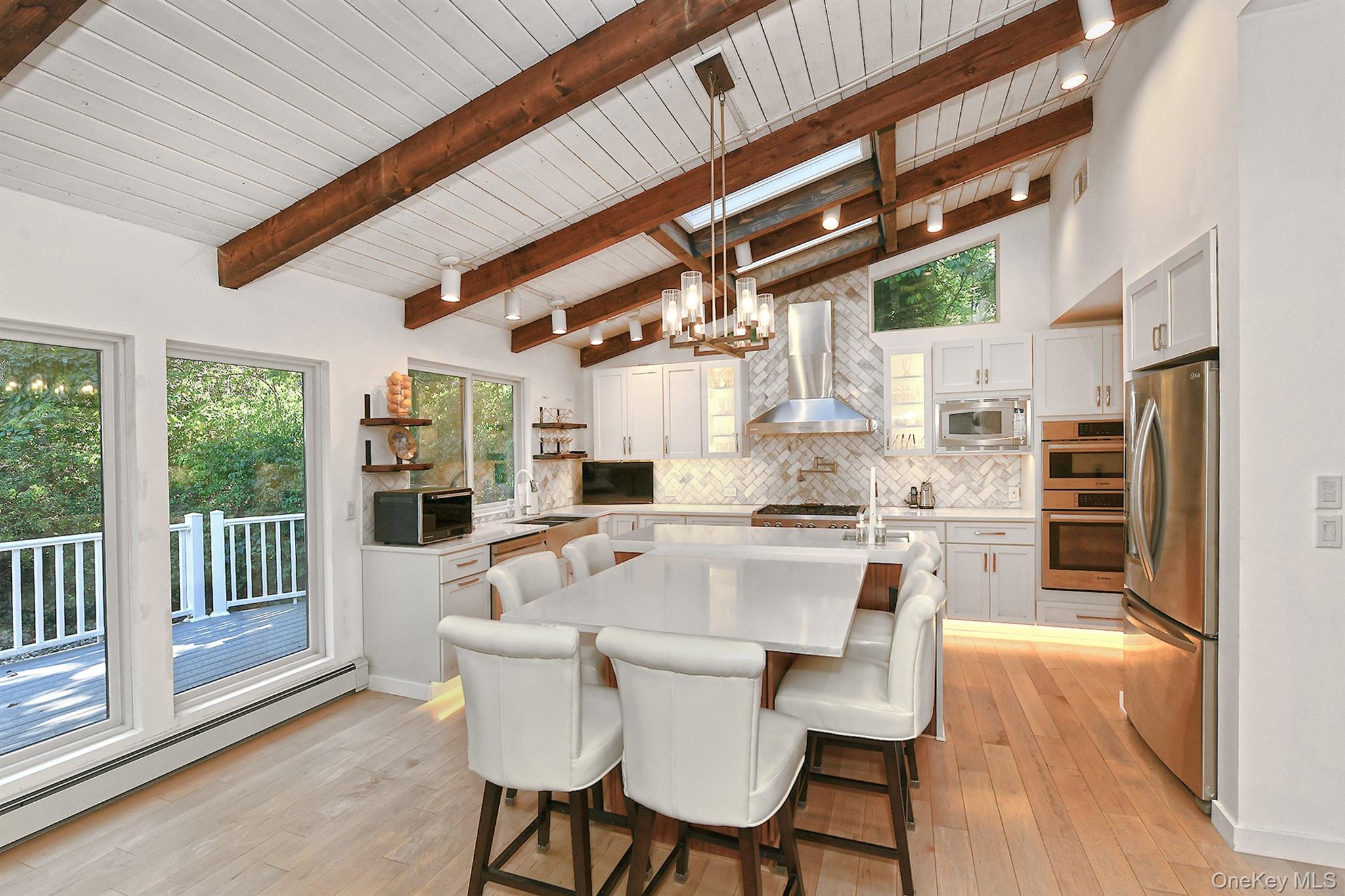 18 W Mall Drive, Huntington, NY 11743