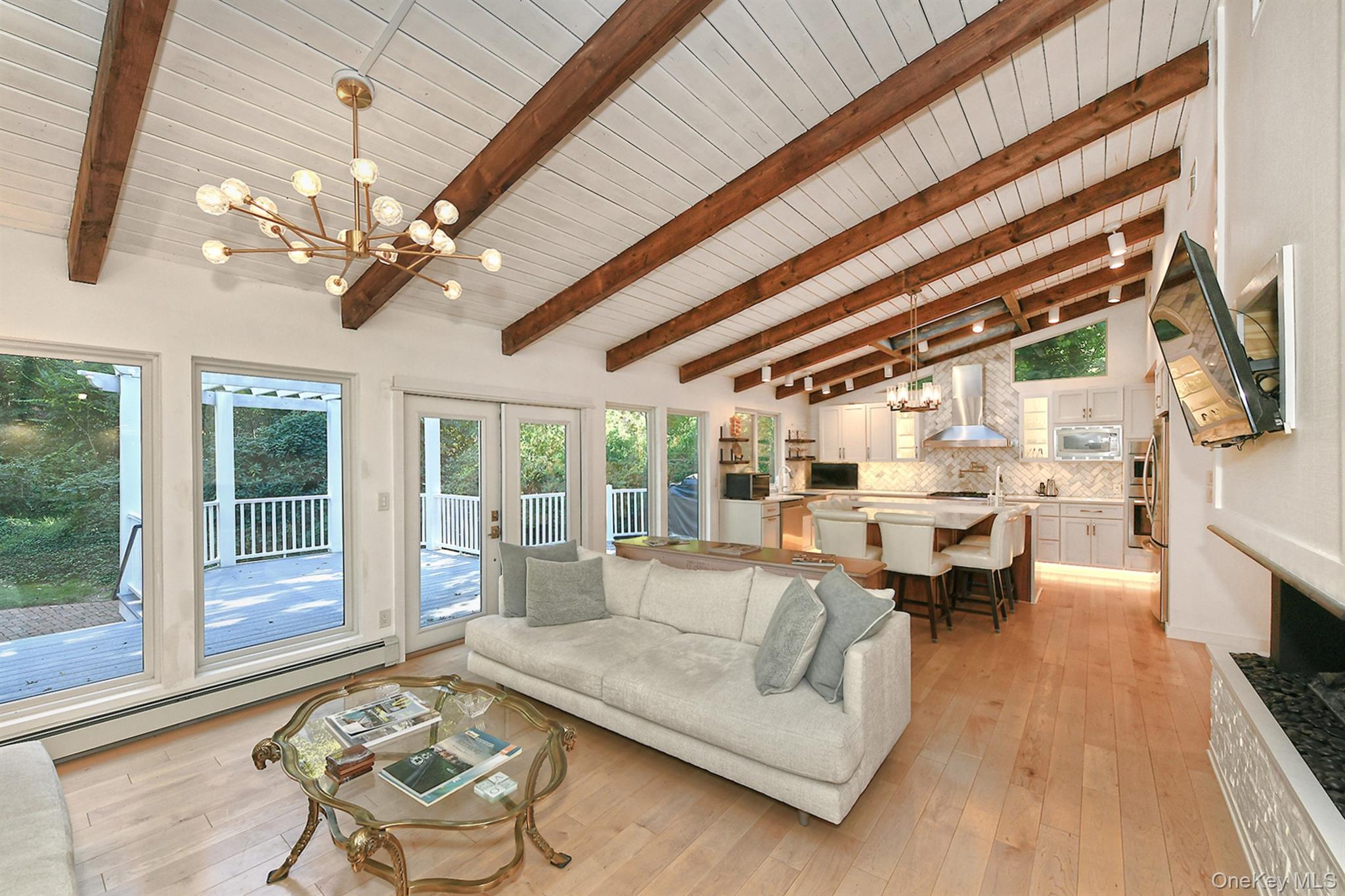 18 W Mall Drive, Huntington, NY 11743