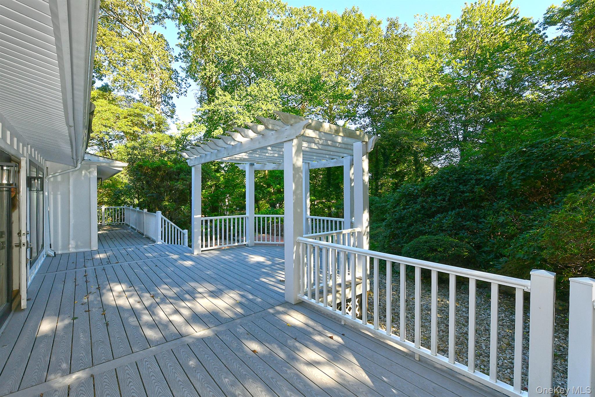 18 W Mall Drive, Huntington, NY 11743