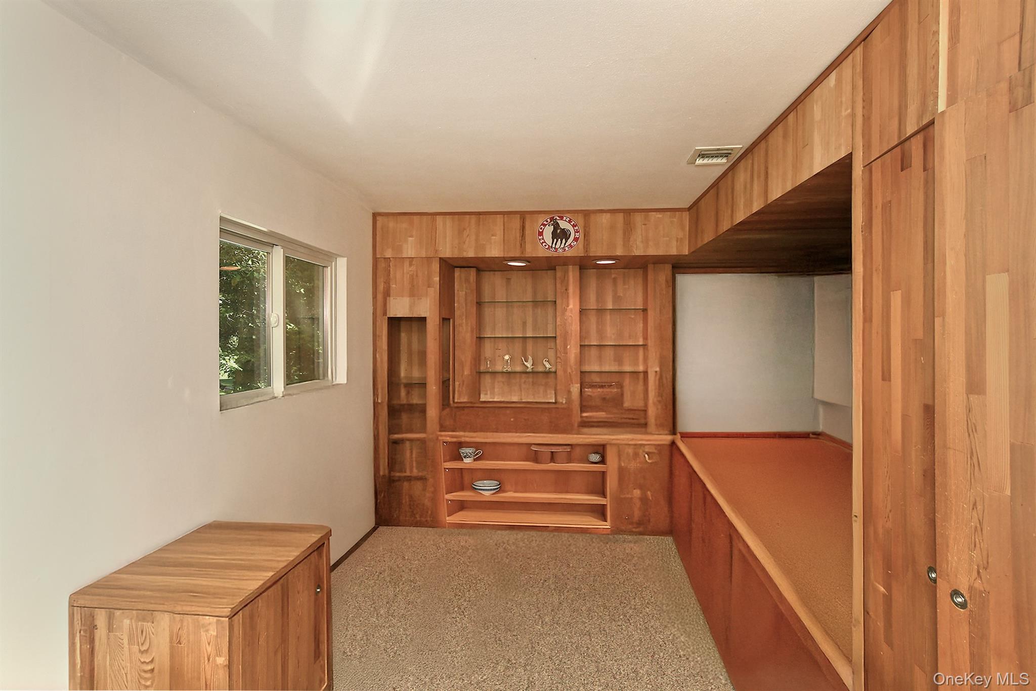 18 W Mall Drive, Huntington, NY 11743