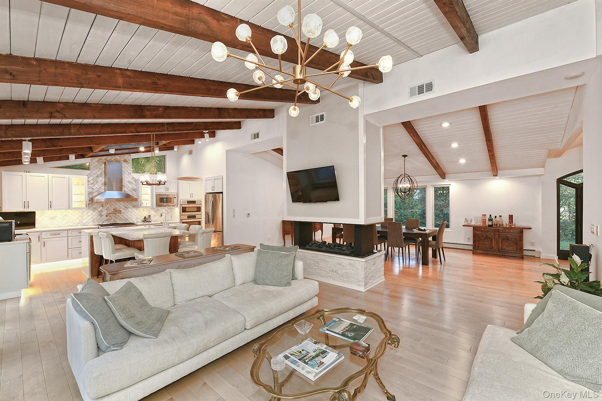 18 W Mall Drive, Huntington, NY 11743