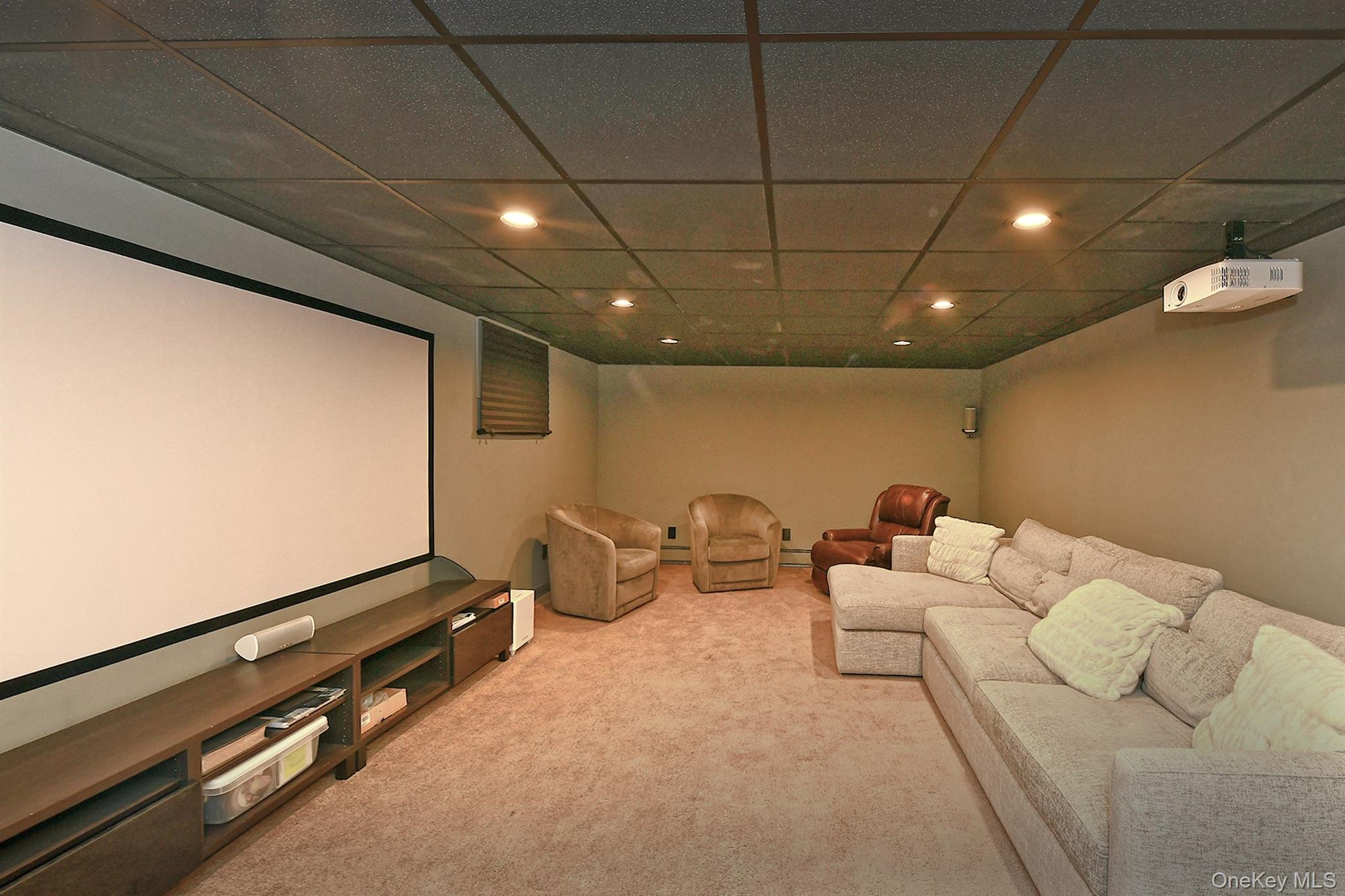 18 W Mall Drive, Huntington, NY 11743