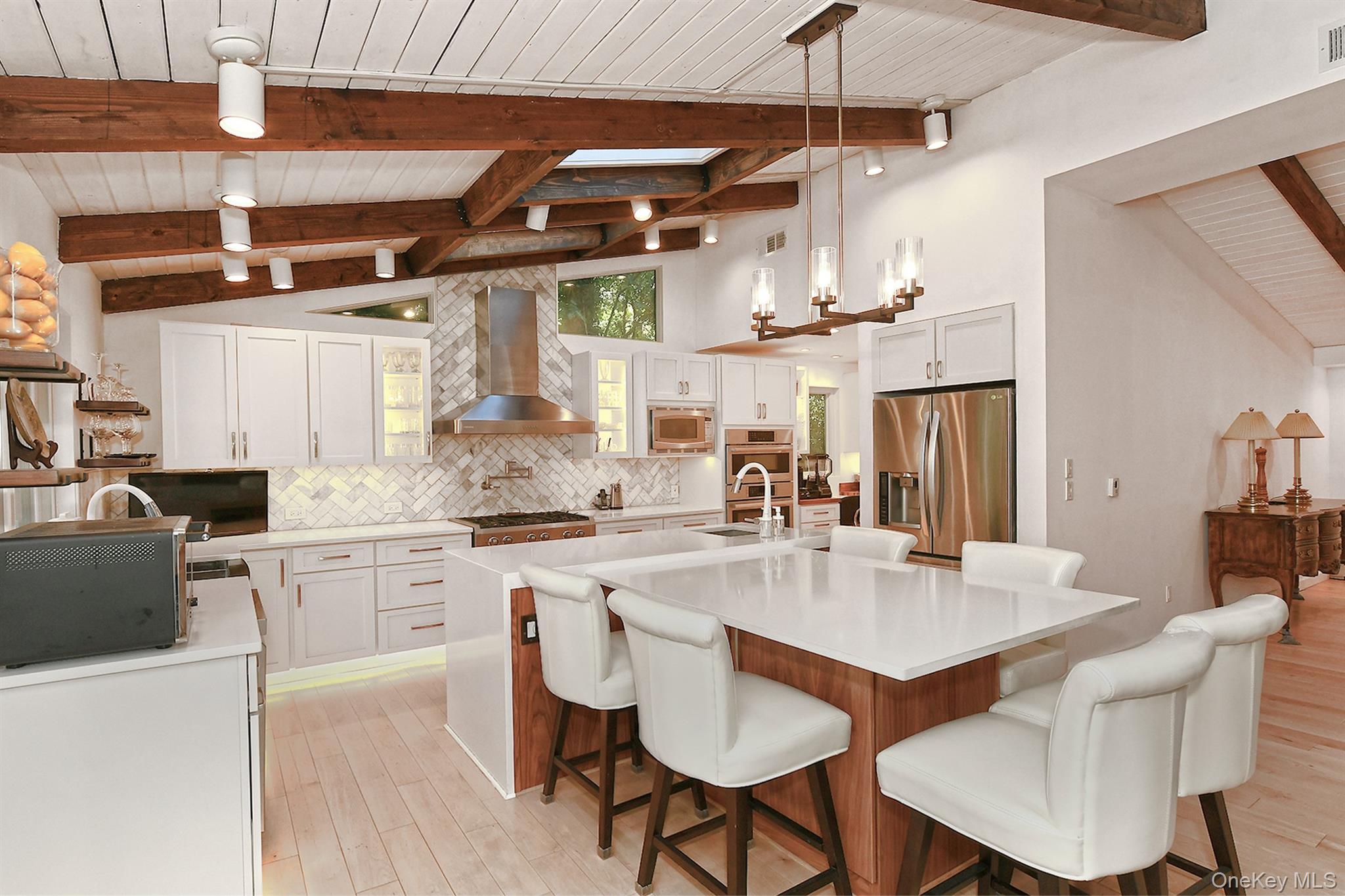 18 W Mall Drive, Huntington, NY 11743