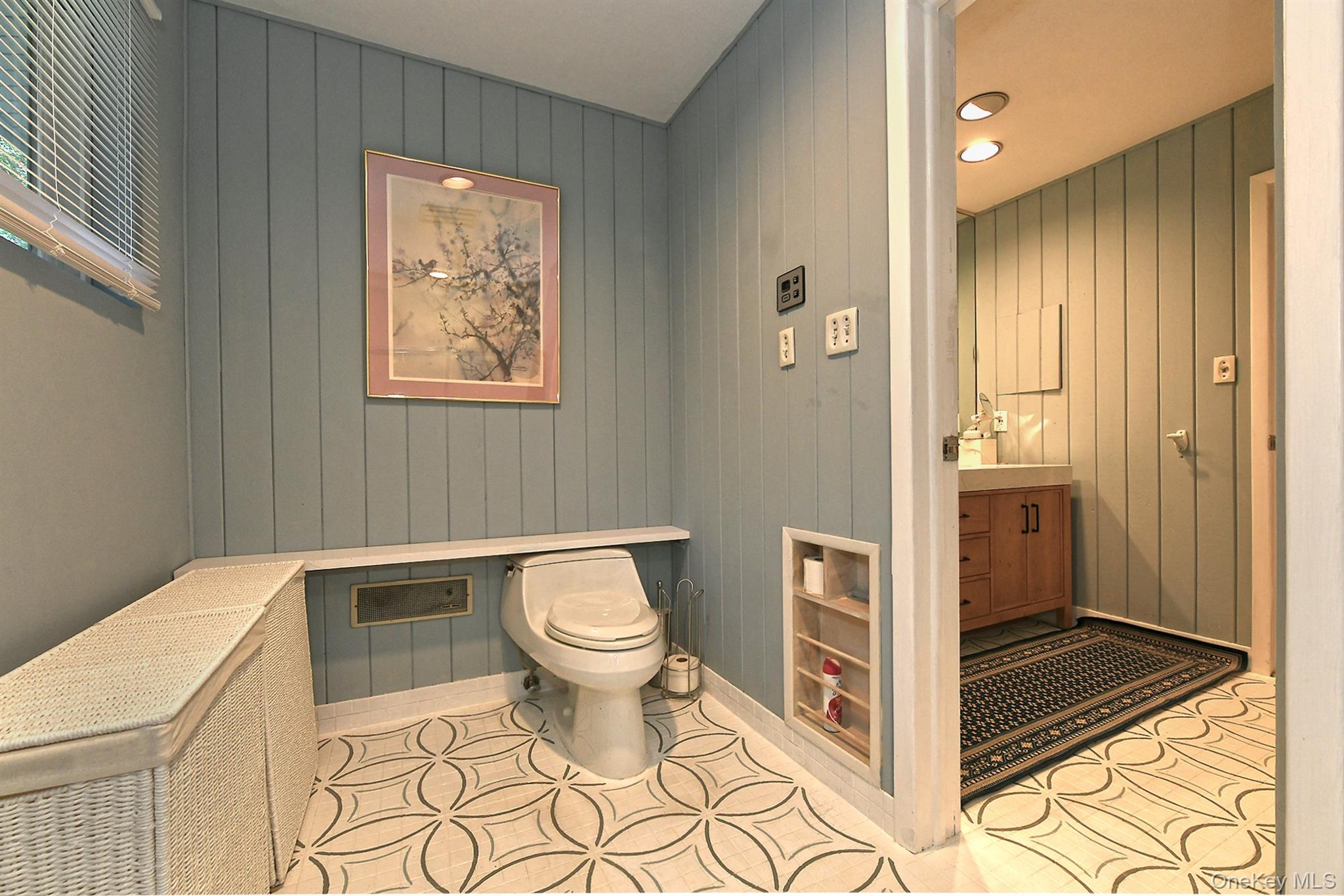 18 W Mall Drive, Huntington, NY 11743