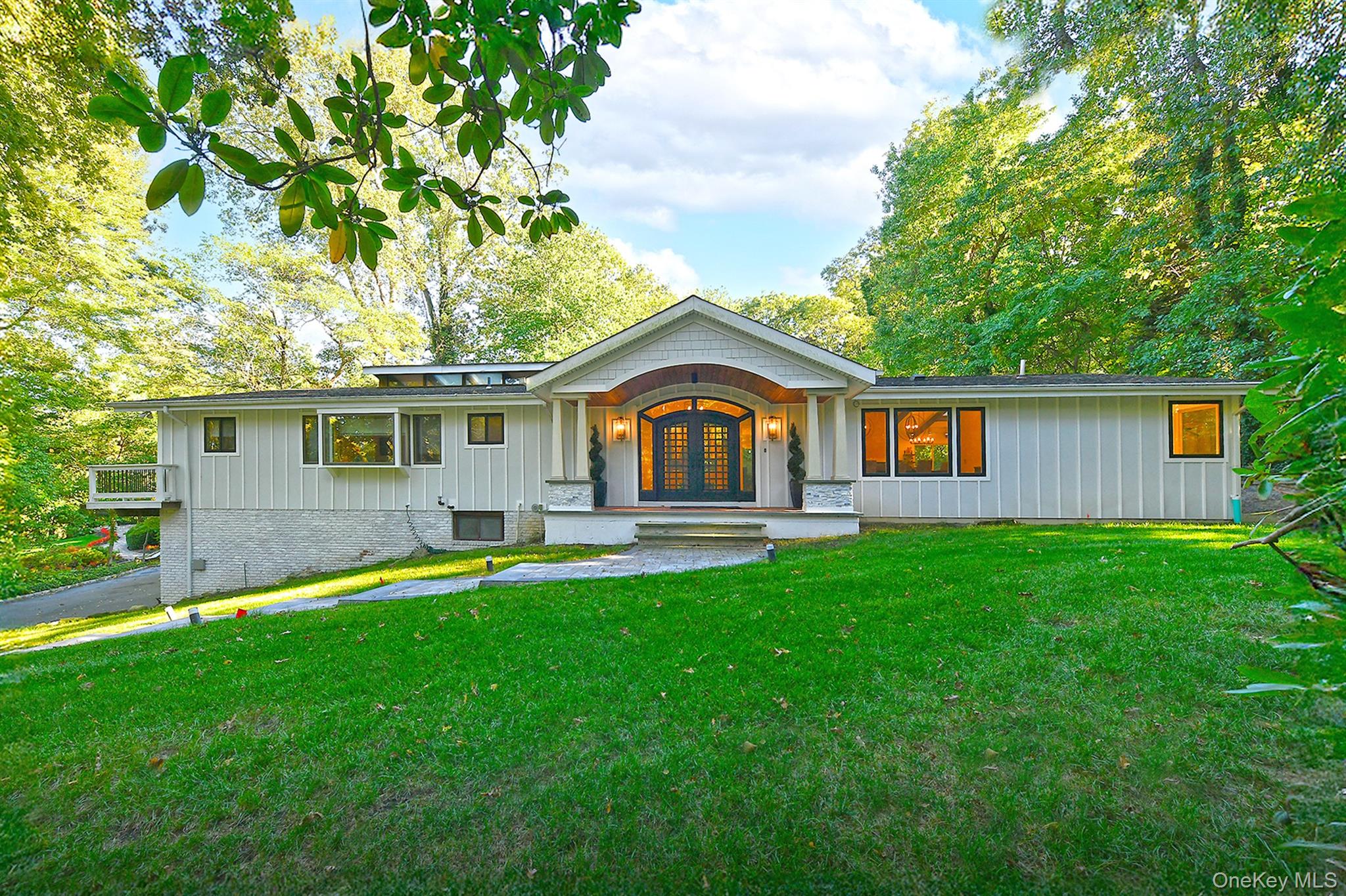 18 W Mall Drive, Huntington, NY 11743