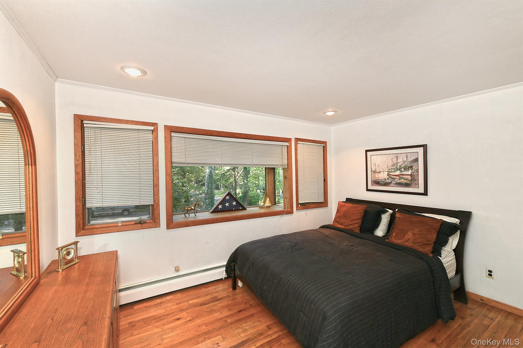 18 W Mall Drive, Huntington, NY 11743