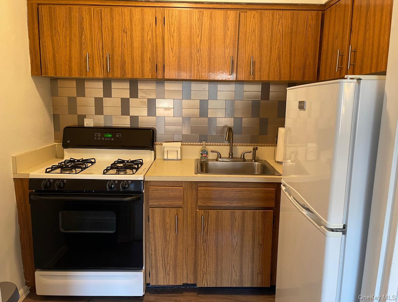 61 Maine Avenue # F25, Rockville Centre, NY 11570