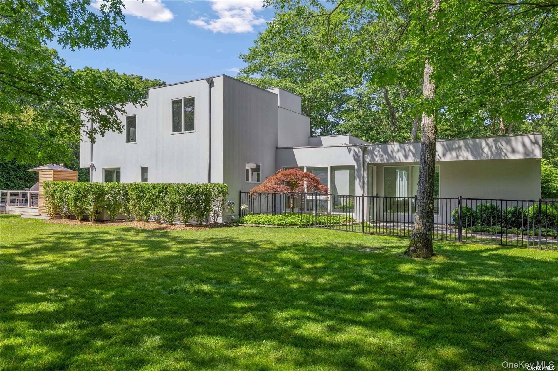 19 Woodland Way, Quogue, NY 11959