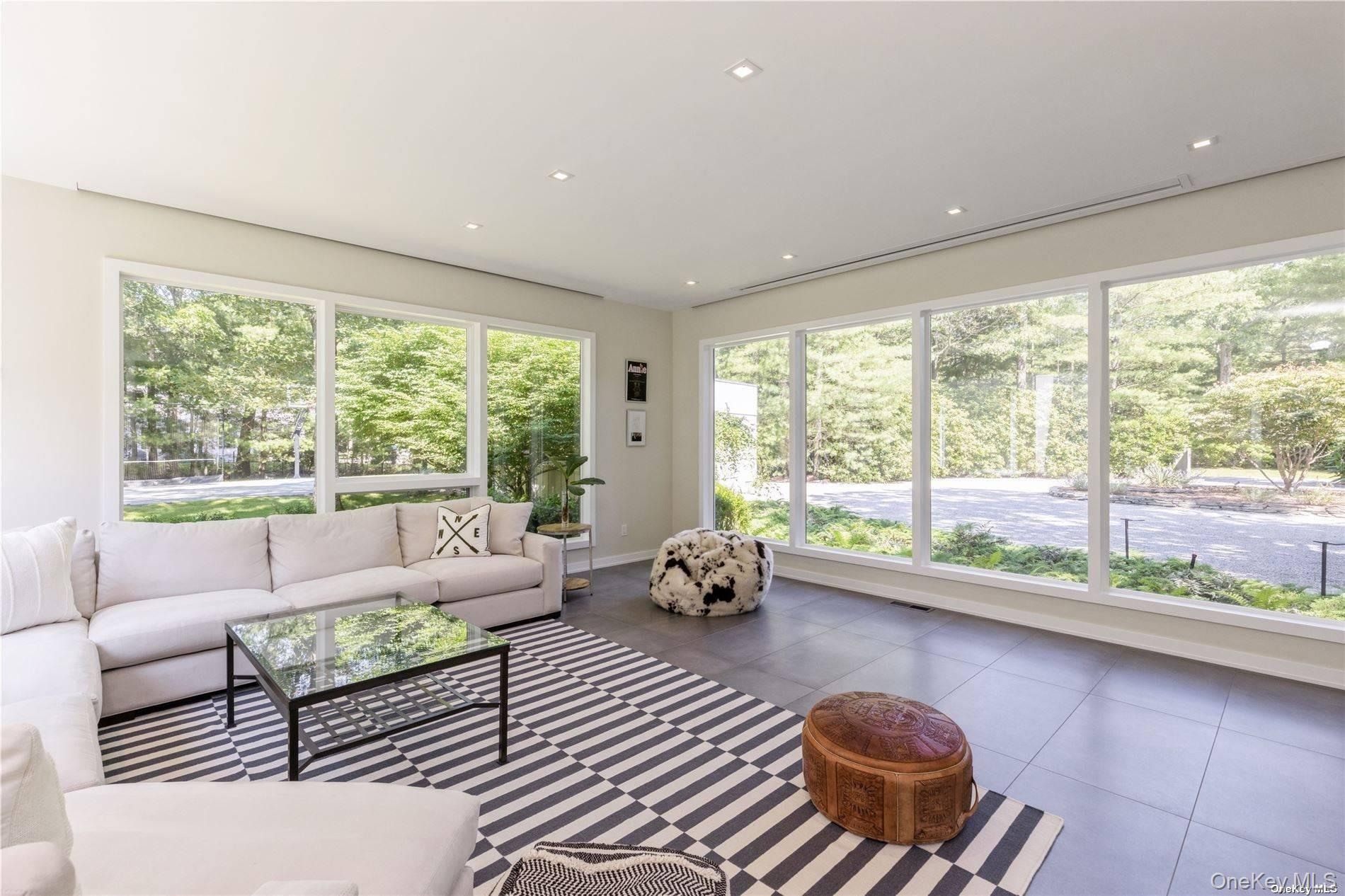 19 Woodland Way, Quogue, NY 11959