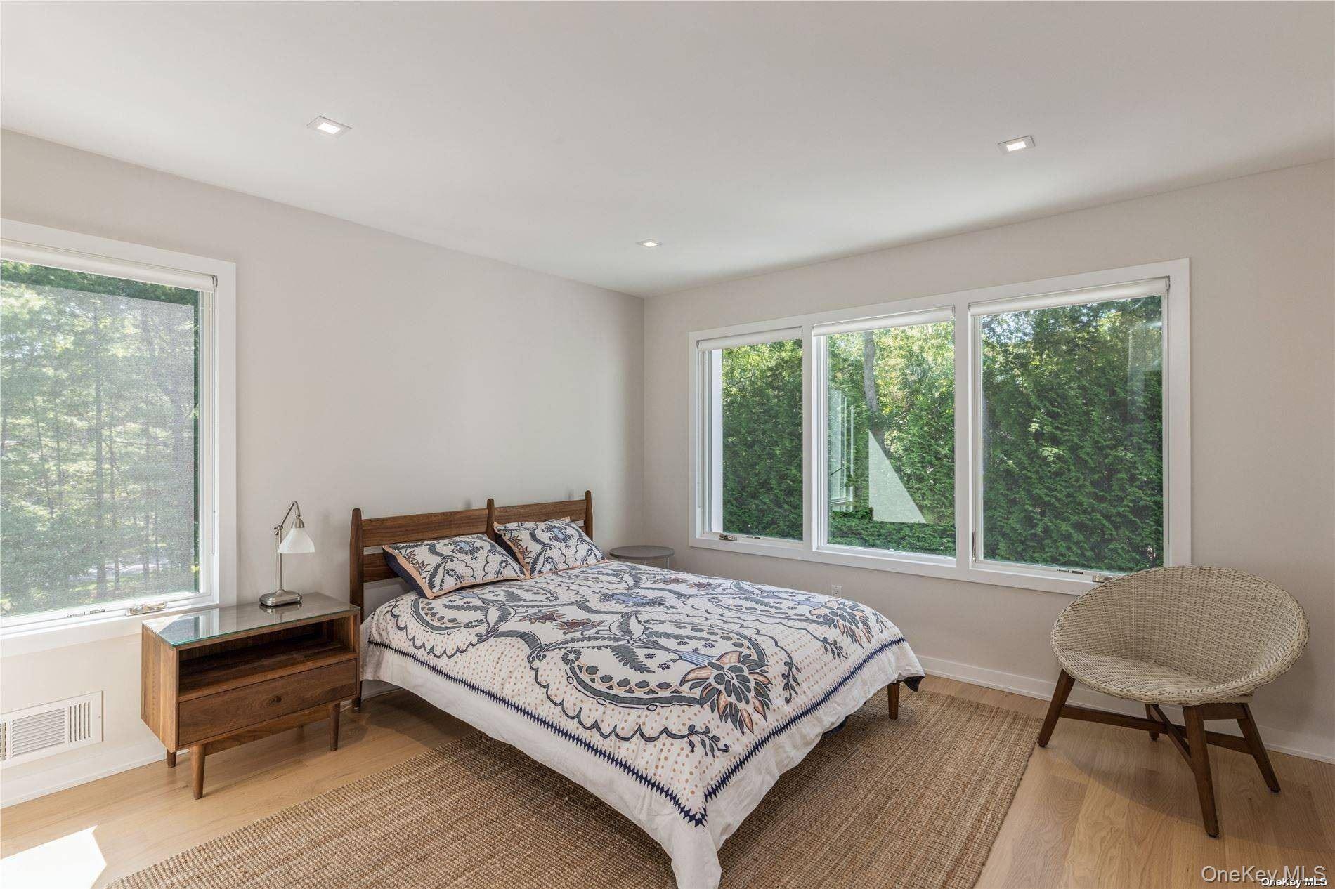 19 Woodland Way, Quogue, NY 11959