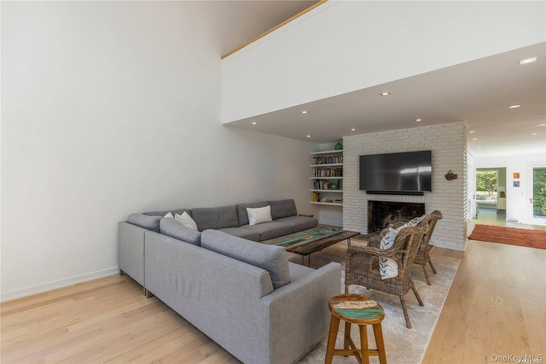 19 Woodland Way, Quogue, NY 11959