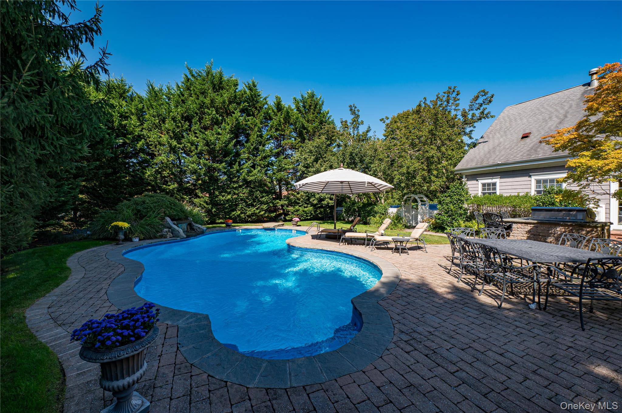 2 True Harbour Way, West Islip, NY 11795