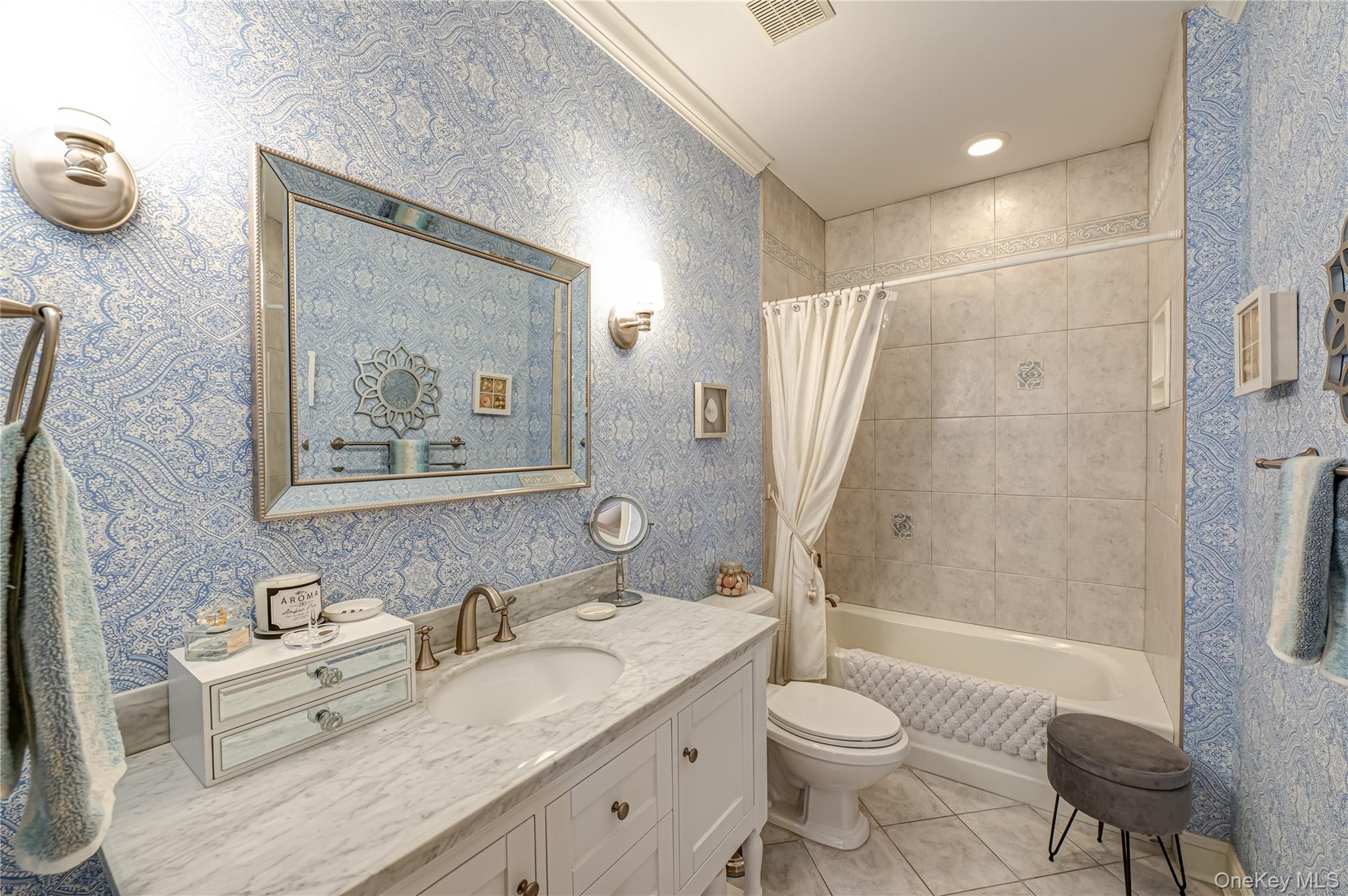 2 True Harbour Way, West Islip, NY 11795