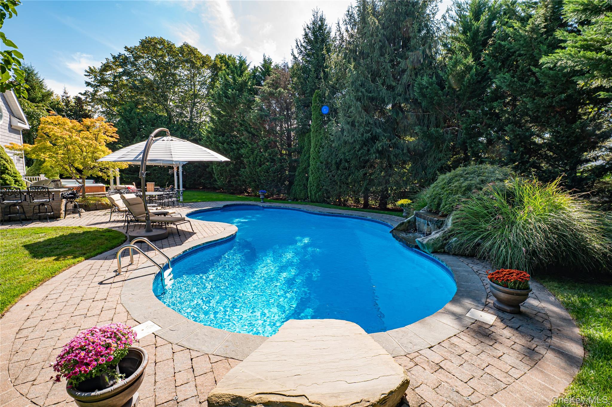 2 True Harbour Way, West Islip, NY 11795