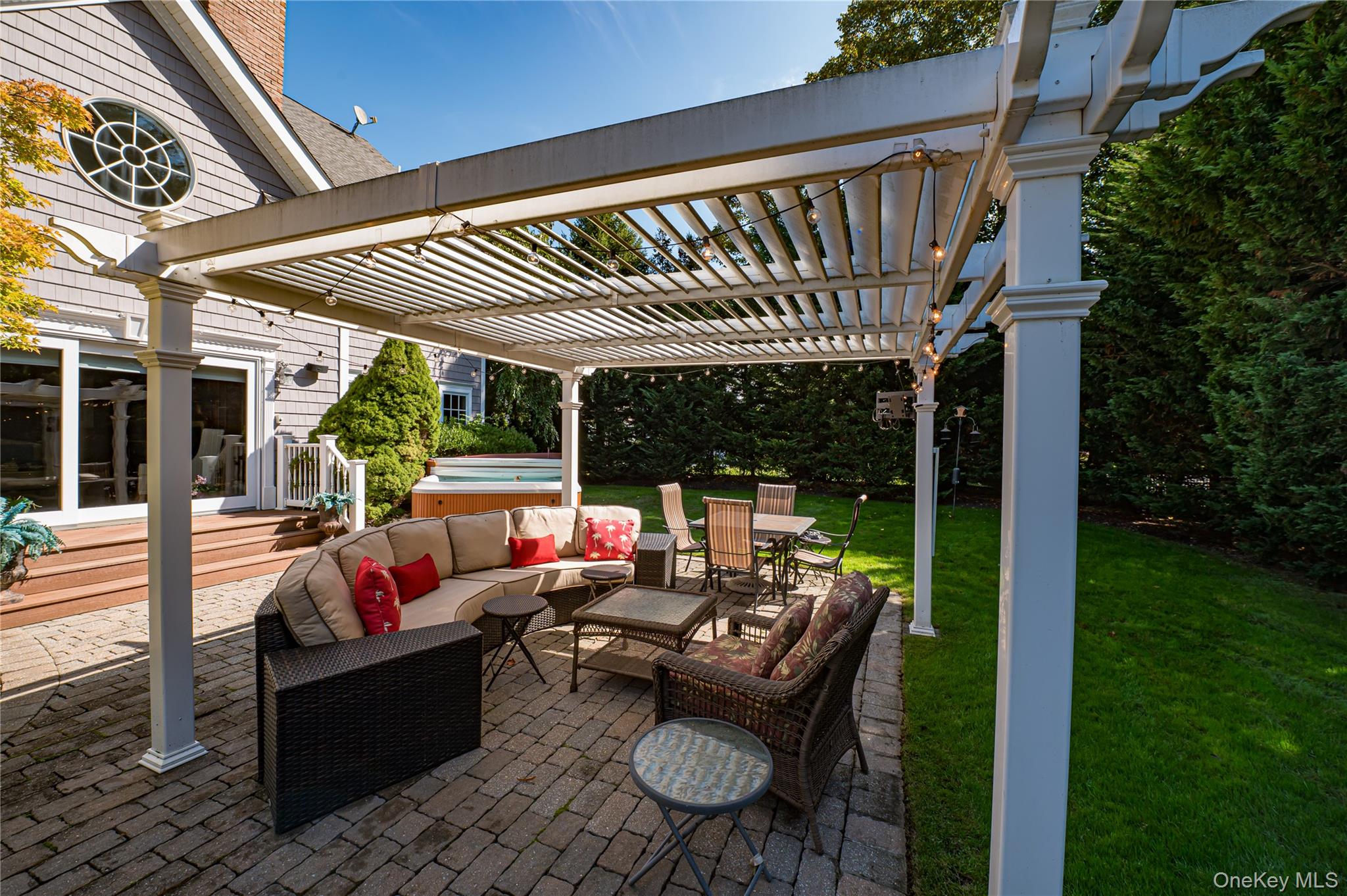 2 True Harbour Way, West Islip, NY 11795