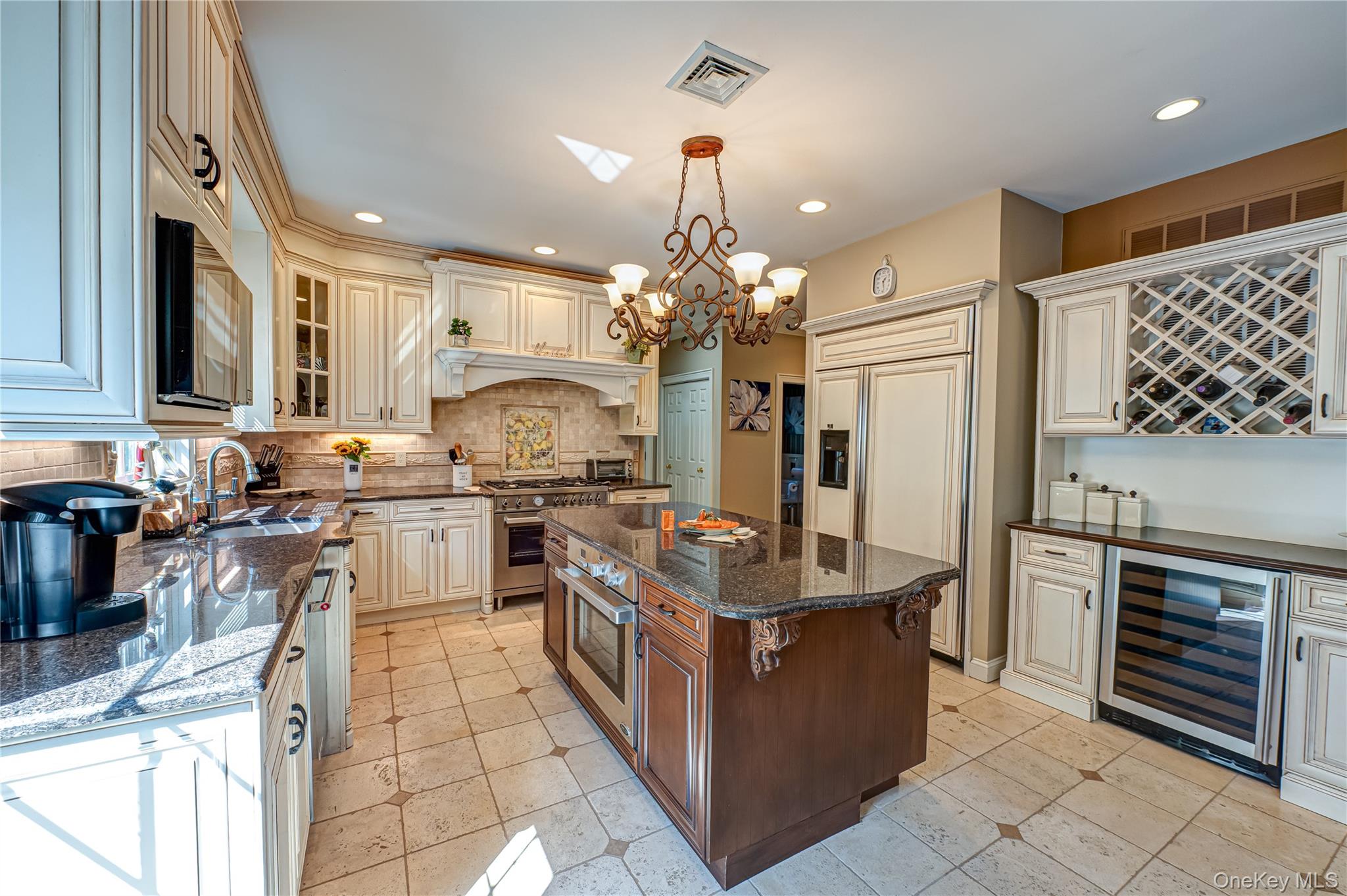 2 True Harbour Way, West Islip, NY 11795