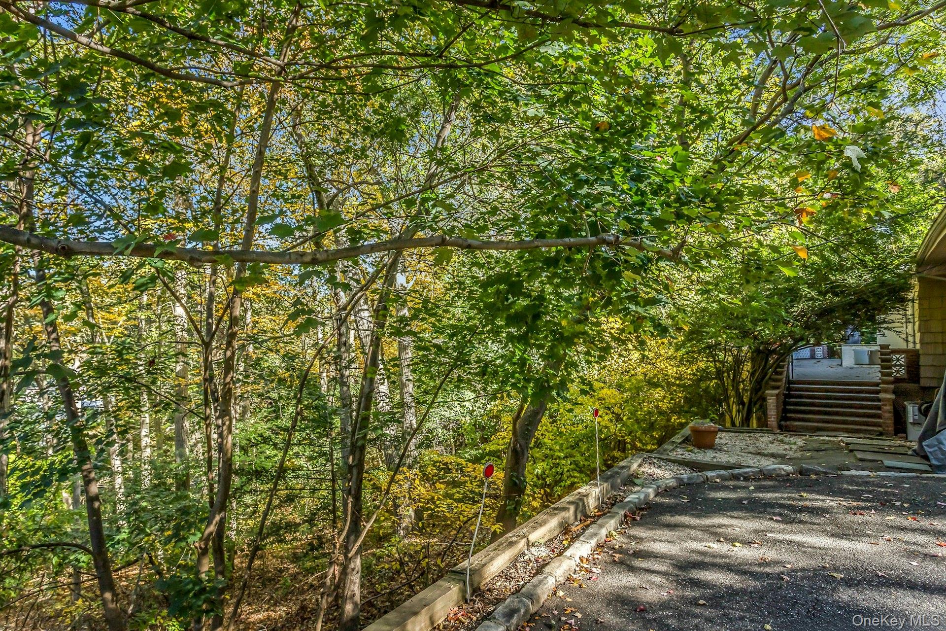 31 Knolls Lane, Manhasset, NY 11030