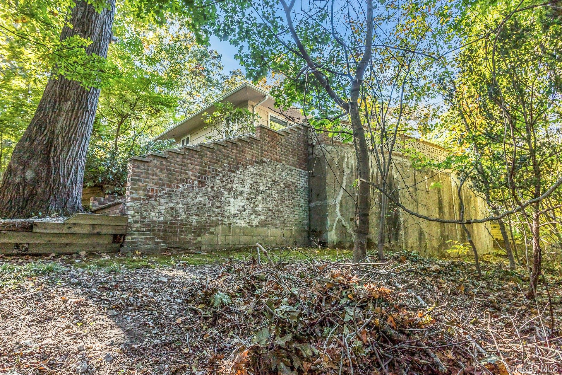 31 Knolls Lane, Manhasset, NY 11030