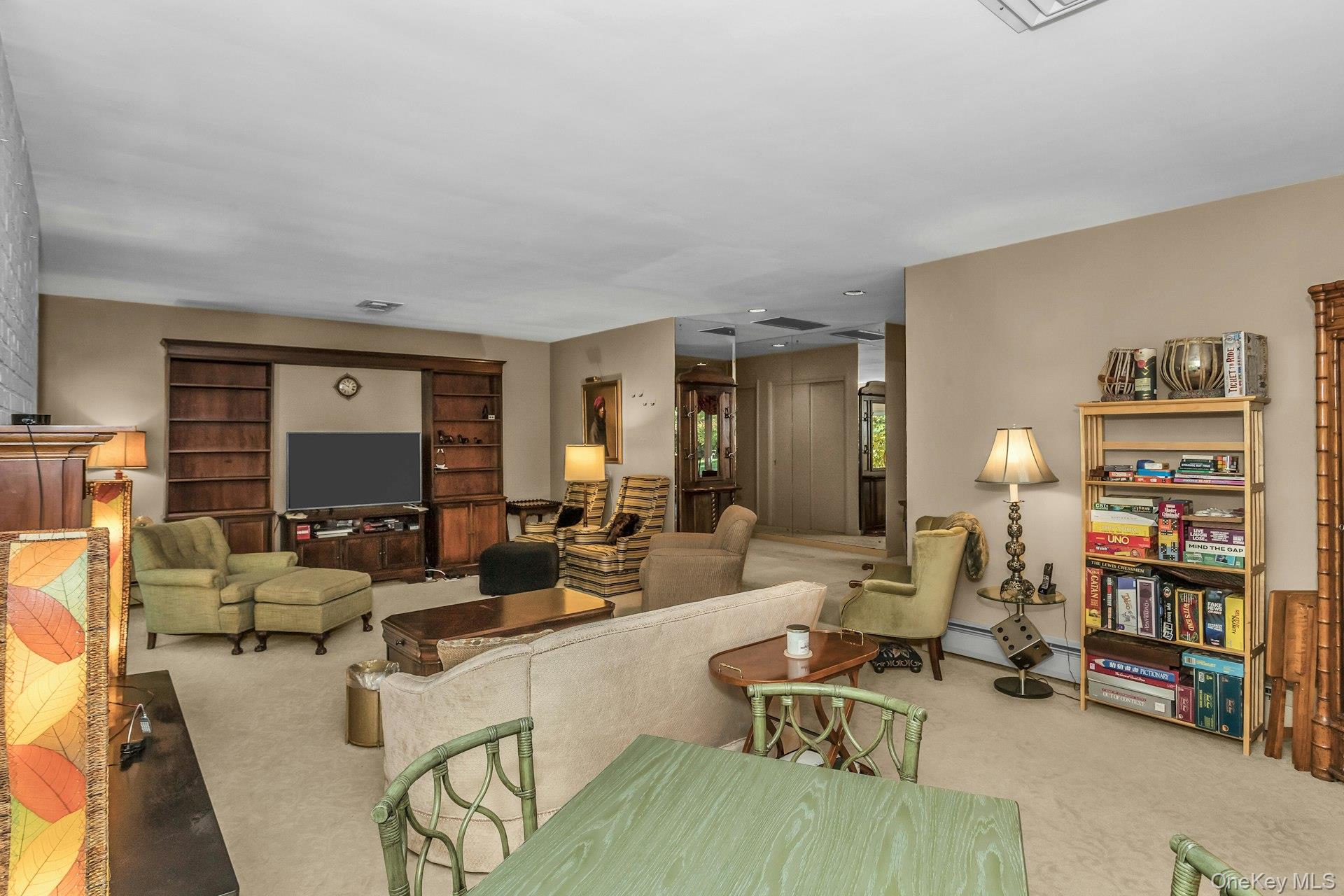 31 Knolls Lane, Manhasset, NY 11030