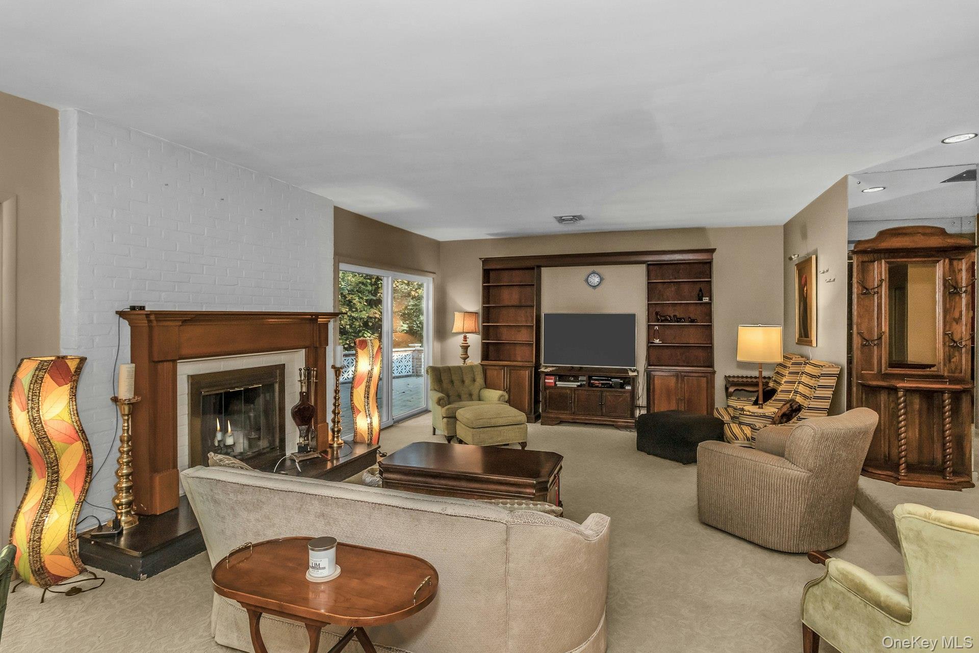 31 Knolls Lane, Manhasset, NY 11030