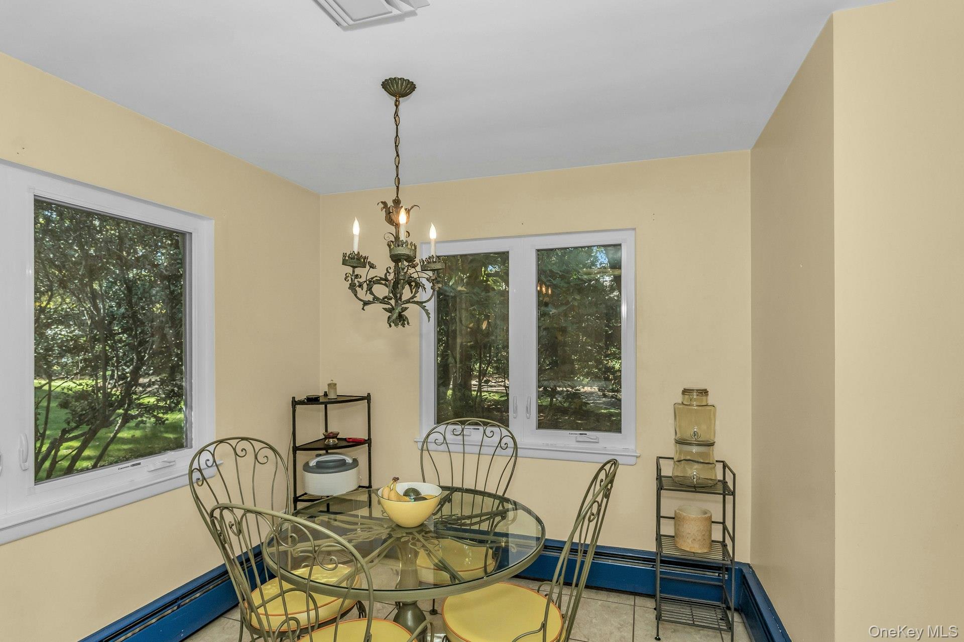 31 Knolls Lane, Manhasset, NY 11030