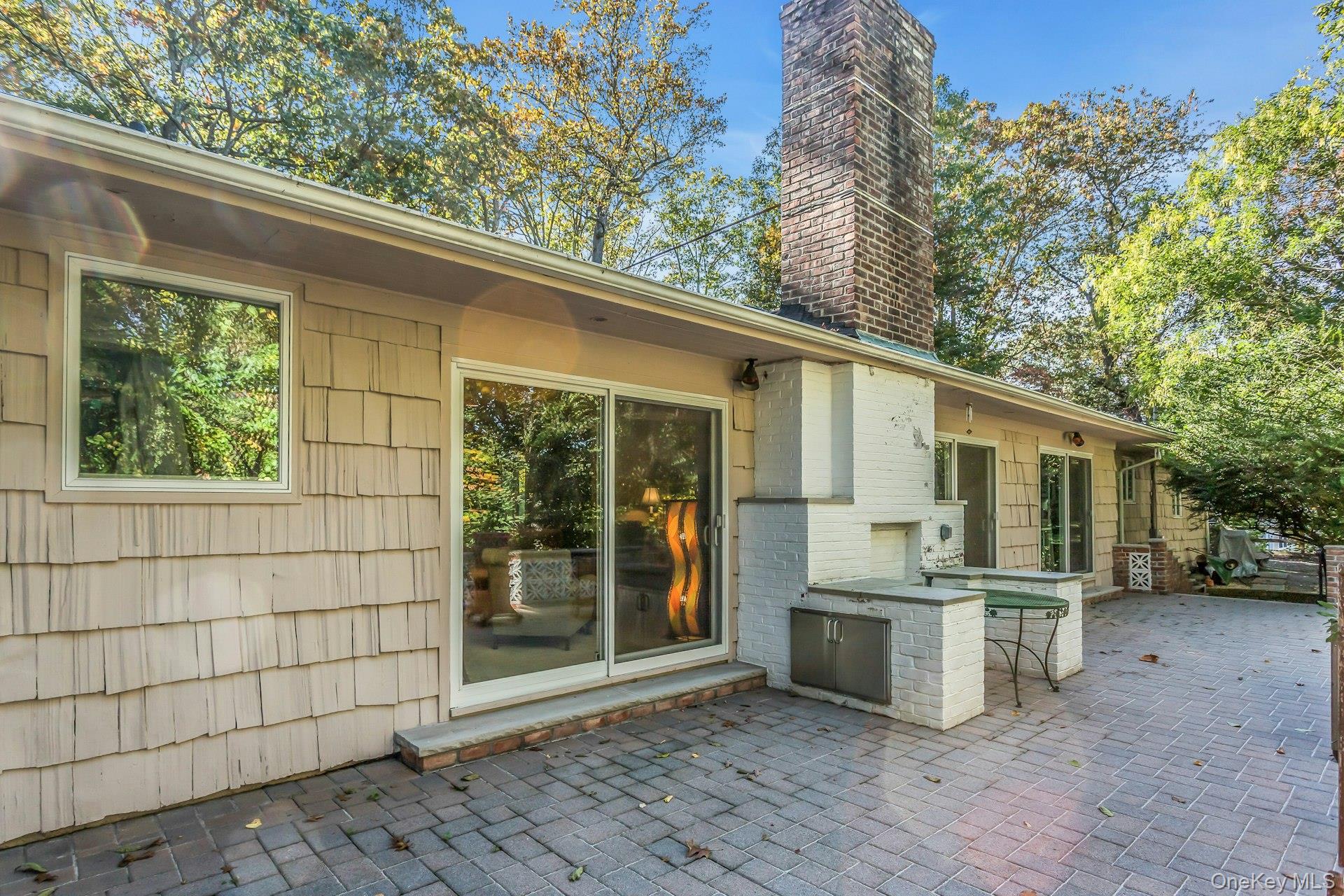 31 Knolls Lane, Manhasset, NY 11030