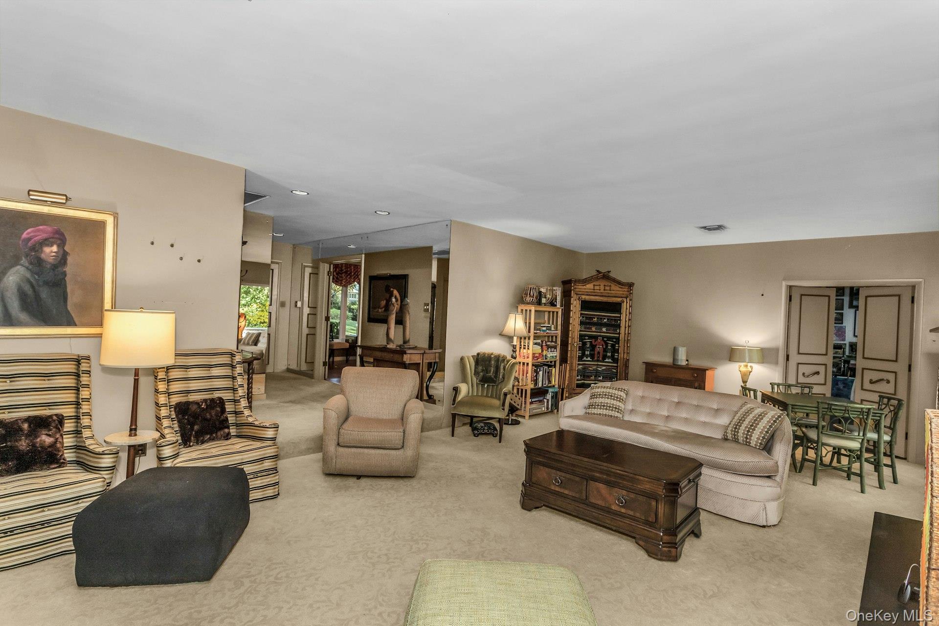 31 Knolls Lane, Manhasset, NY 11030