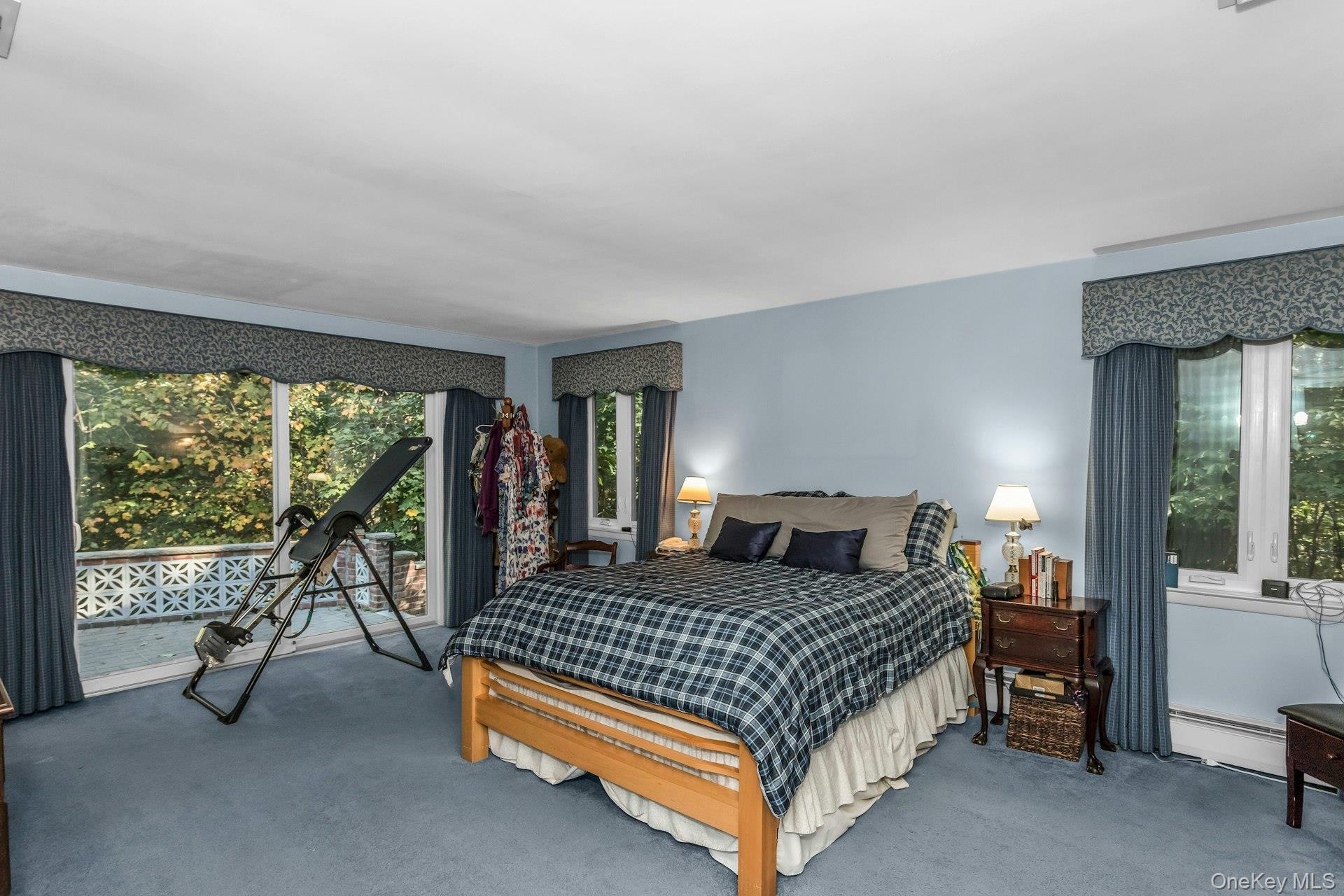 31 Knolls Lane, Manhasset, NY 11030