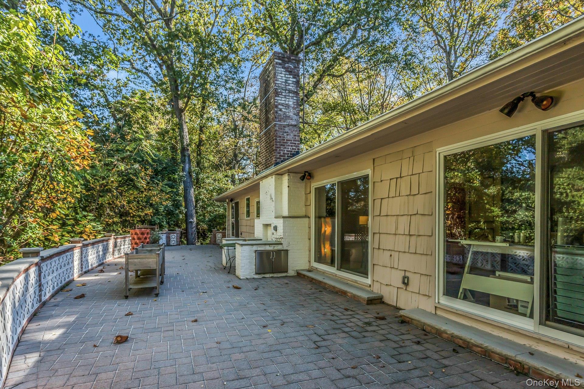 31 Knolls Lane, Manhasset, NY 11030